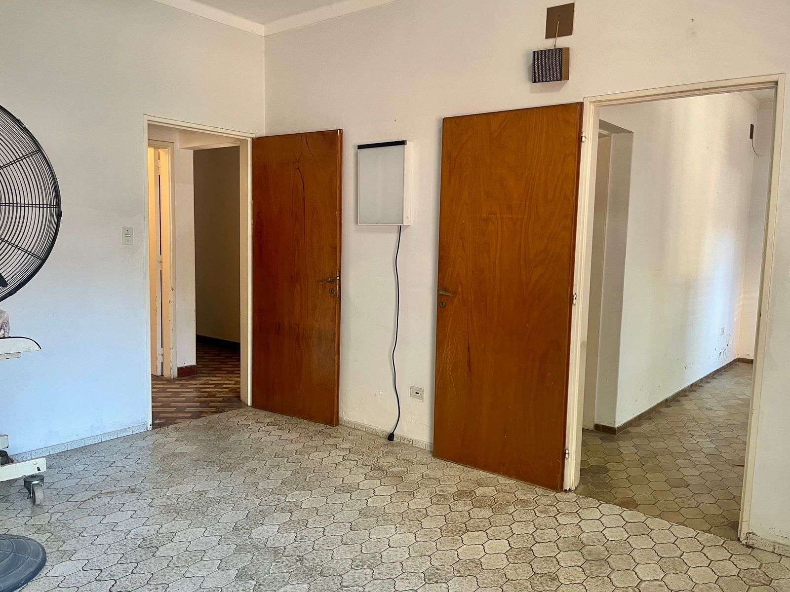 CASA CON GARAJE EN EXCELENTE UBICACIÓN — foto 14