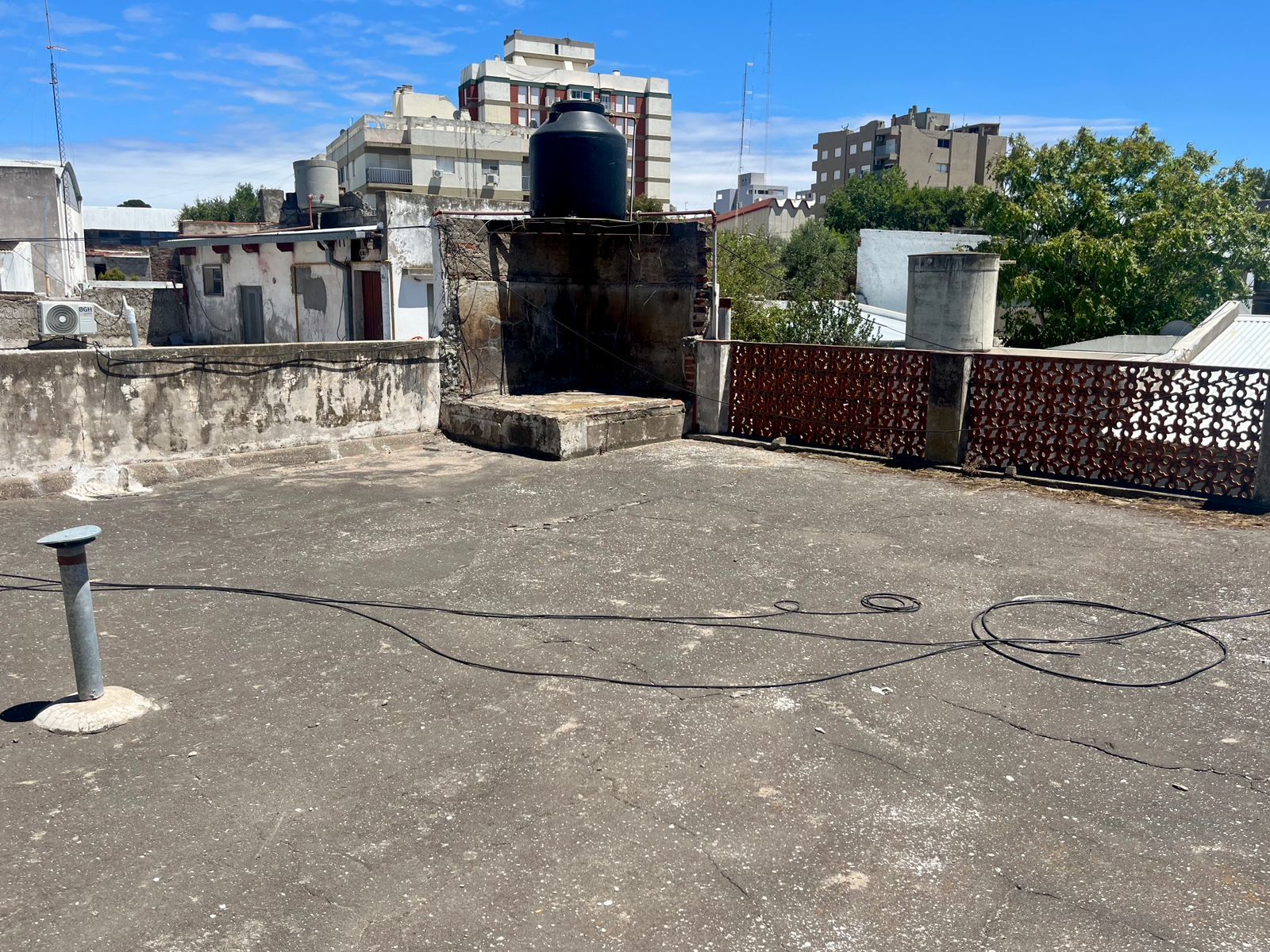 CASA CON GARAJE EN EXCELENTE UBICACIÓN — foto 15