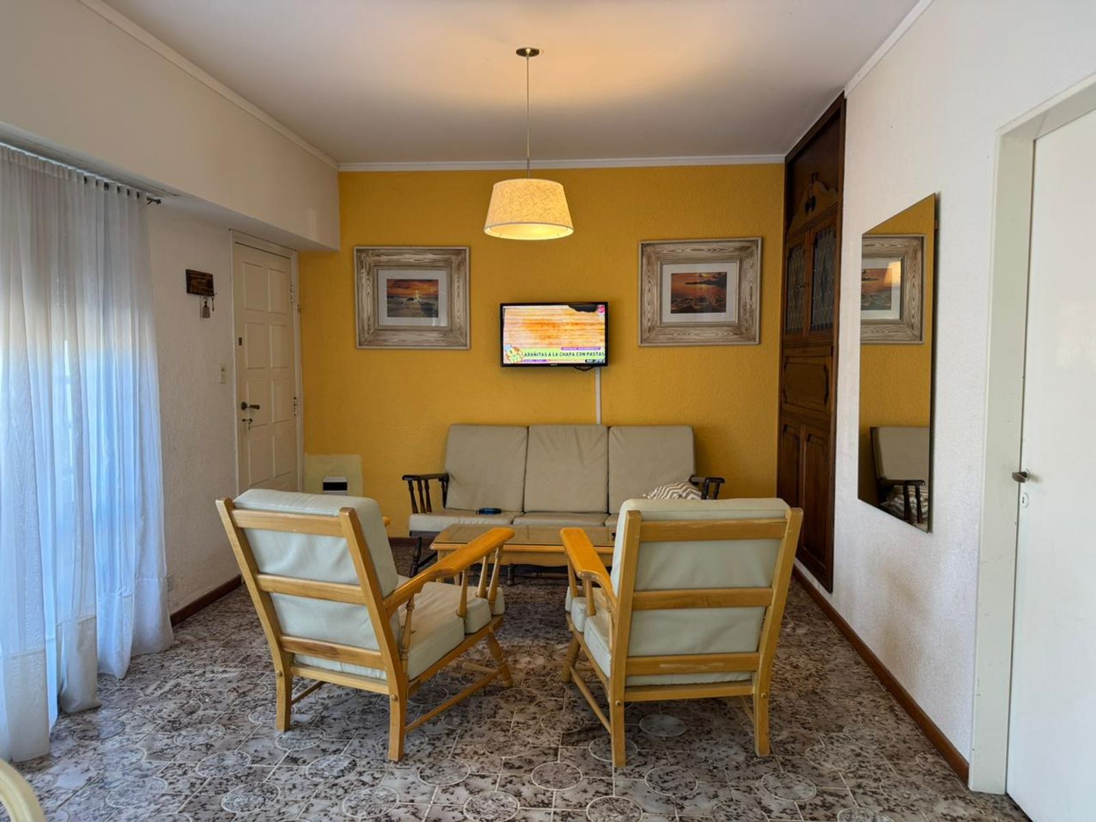 CASA DE 3 DORMITORIOS A UNA CUADRA DEL MAR