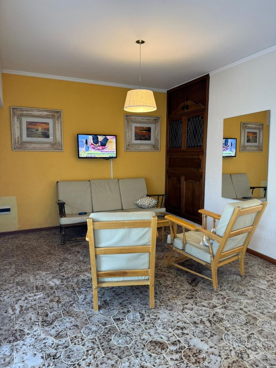 CASA DE 3 DORMITORIOS A UNA CUADRA DEL MAR — foto 2