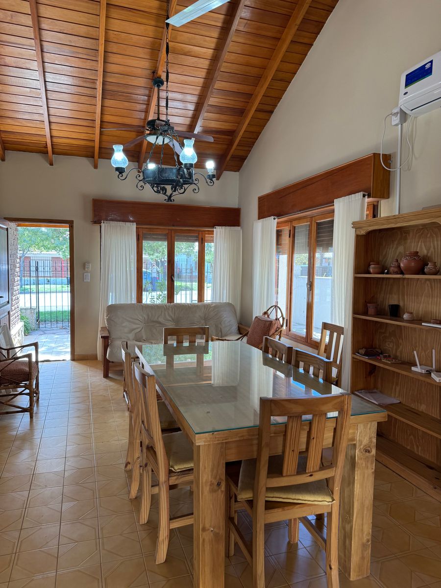 CASA 2 DORMITORIOS, PATIO Y PARRILLA MUY BUENA UBICACIÓN — foto 5