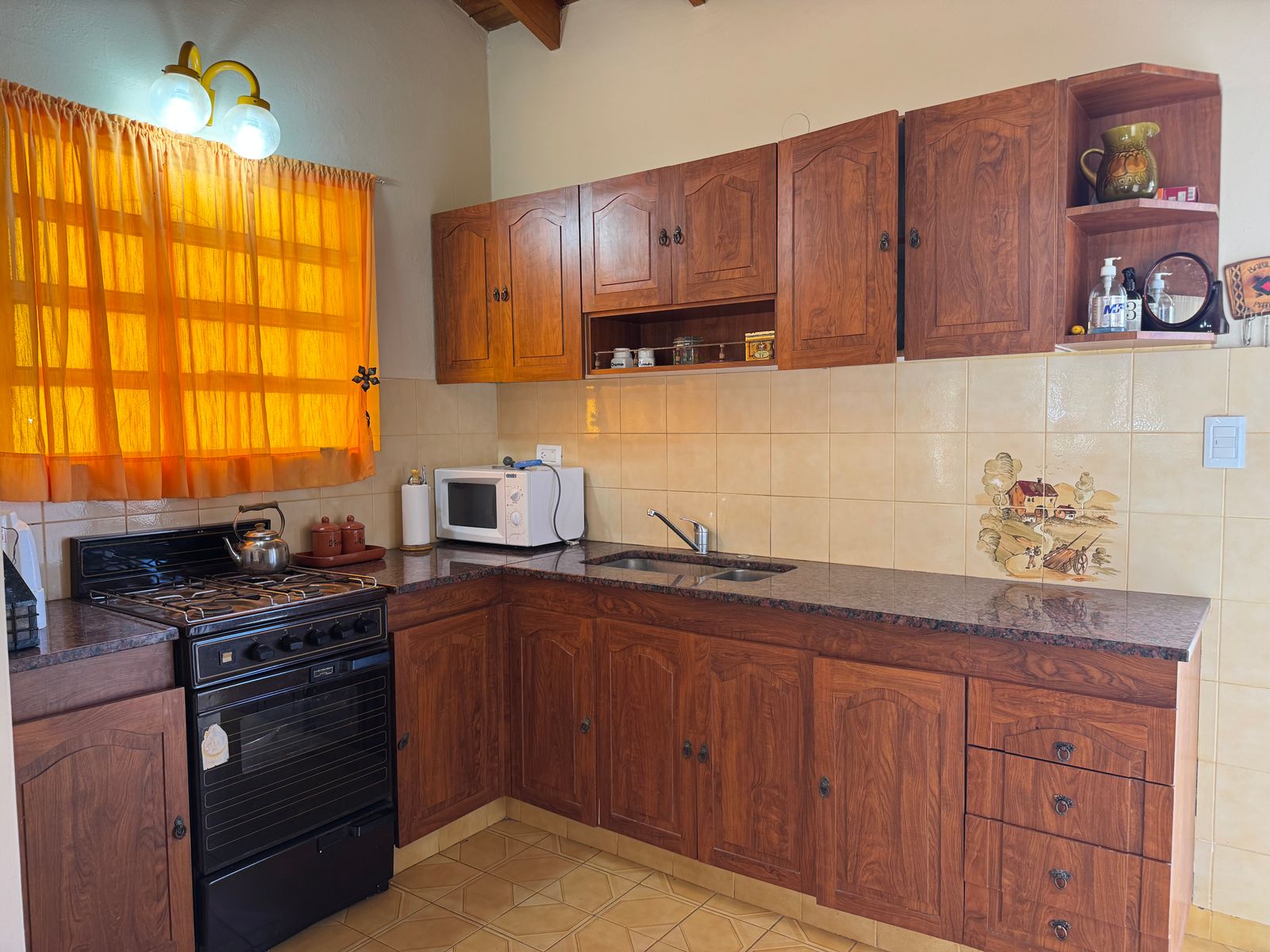 CASA 2 DORMITORIOS, PATIO Y PARRILLA MUY BUENA UBICACIÓN — foto 8