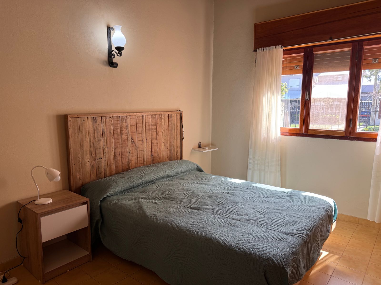 CASA 2 DORMITORIOS, PATIO Y PARRILLA MUY BUENA UBICACIÓN — foto 11