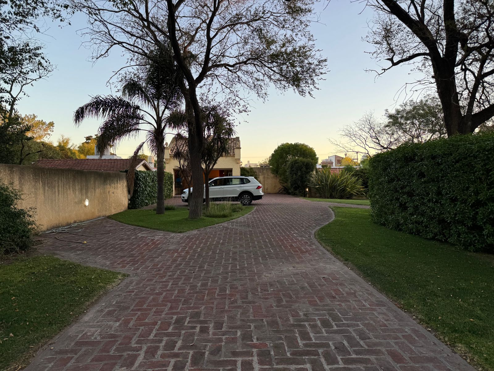 IMPONENTE CASA EN DOS PLANTAS - 36
