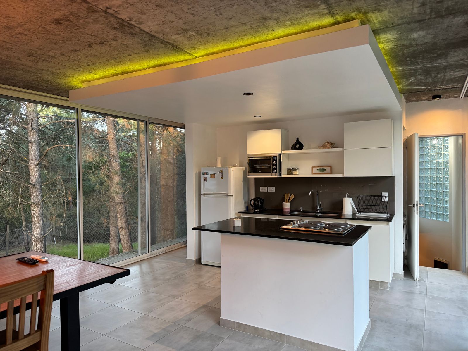 MODERNA CASA CON DISEÑO UNICO EN B° PINAR DEL GOLF - 10