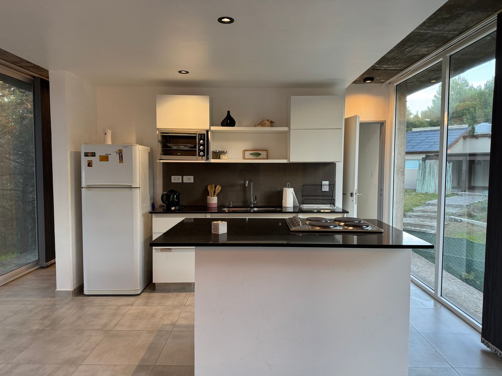 MODERNA CASA CON DISEÑO UNICO EN B° PINAR DEL GOLF - 12