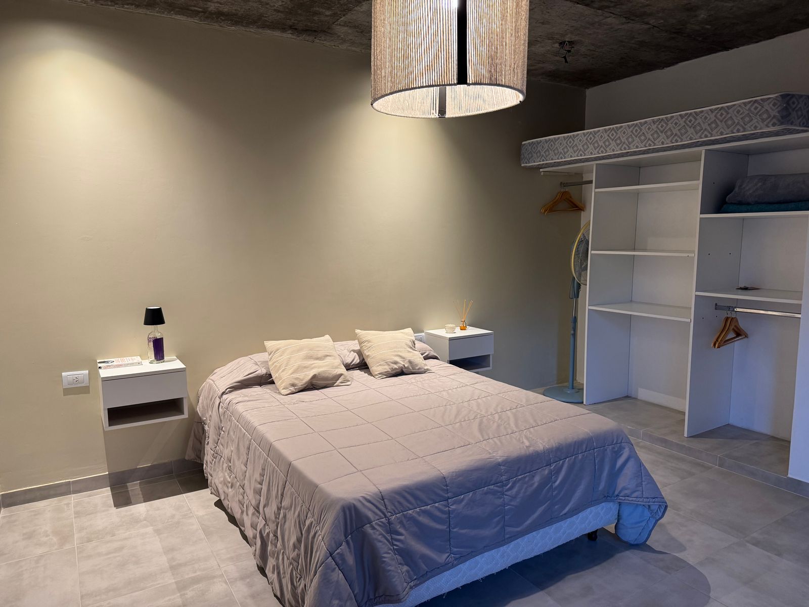 MODERNA CASA CON DISEÑO UNICO EN B° PINAR DEL GOLF - 14
