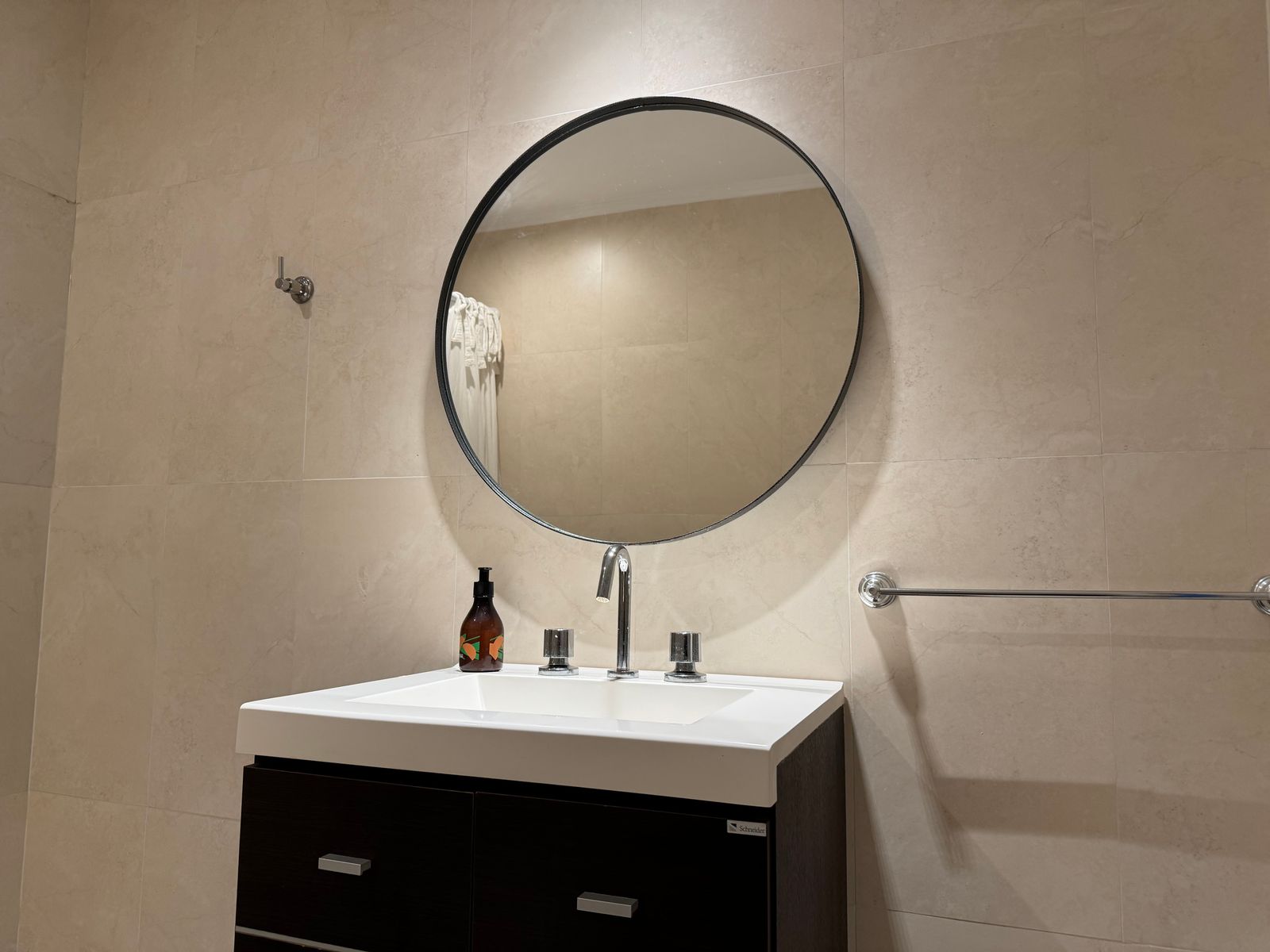 MODERNA CASA CON DISEÑO UNICO EN B° PINAR DEL GOLF - 18