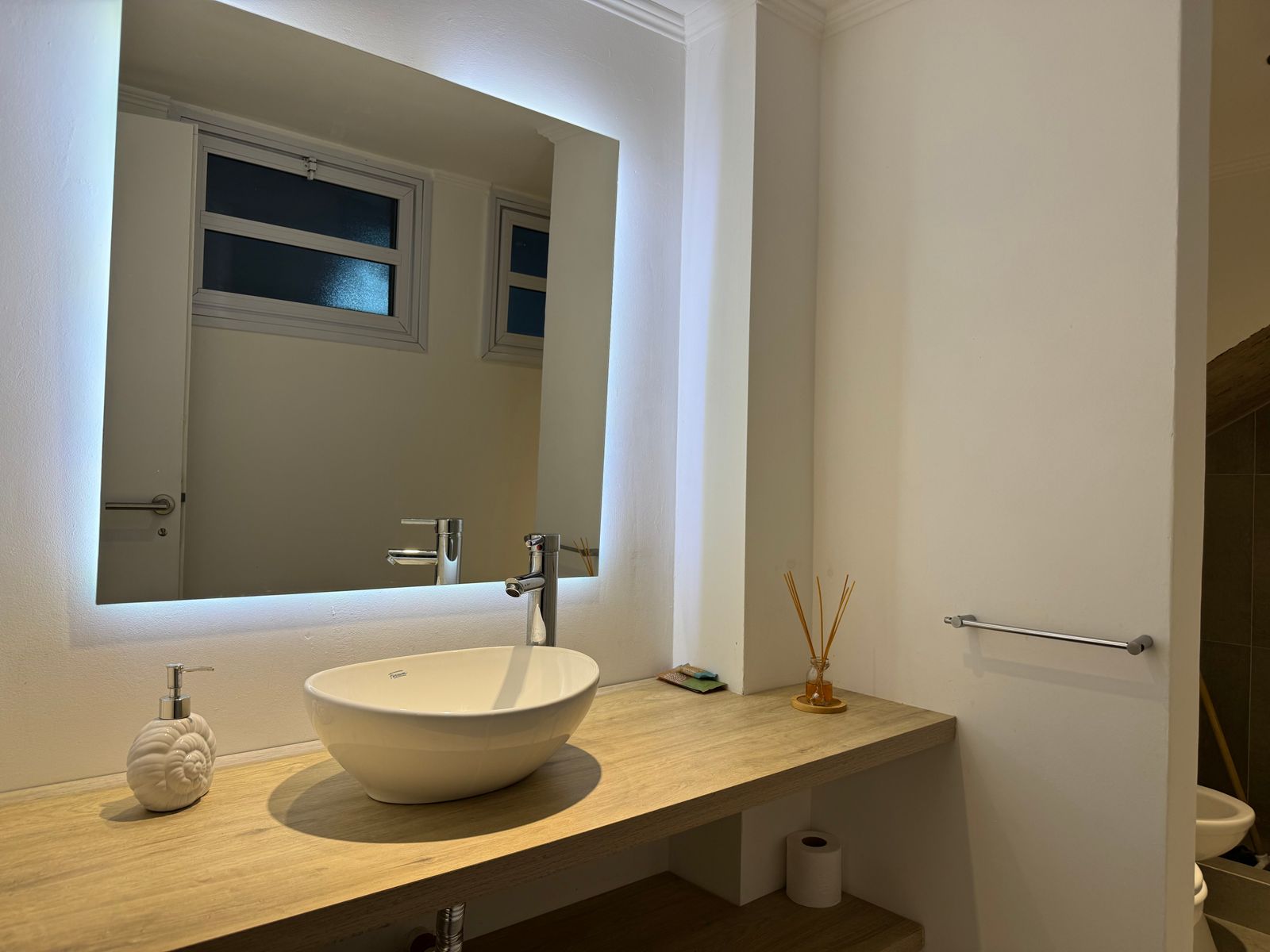 MODERNA CASA CON DISEÑO UNICO EN B° PINAR DEL GOLF - 21