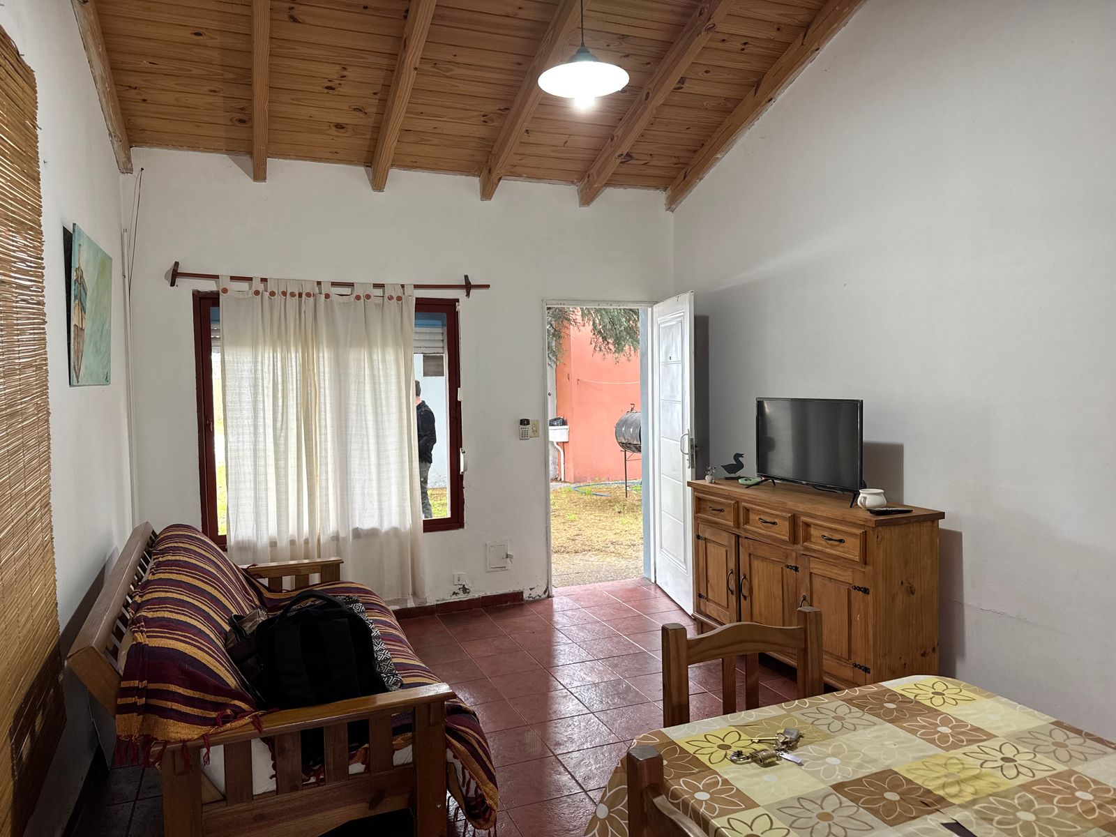 EN VENTA- CASA 2 DORMITORIOS + DEPARTAMENTO Y QUINCHO - 2
