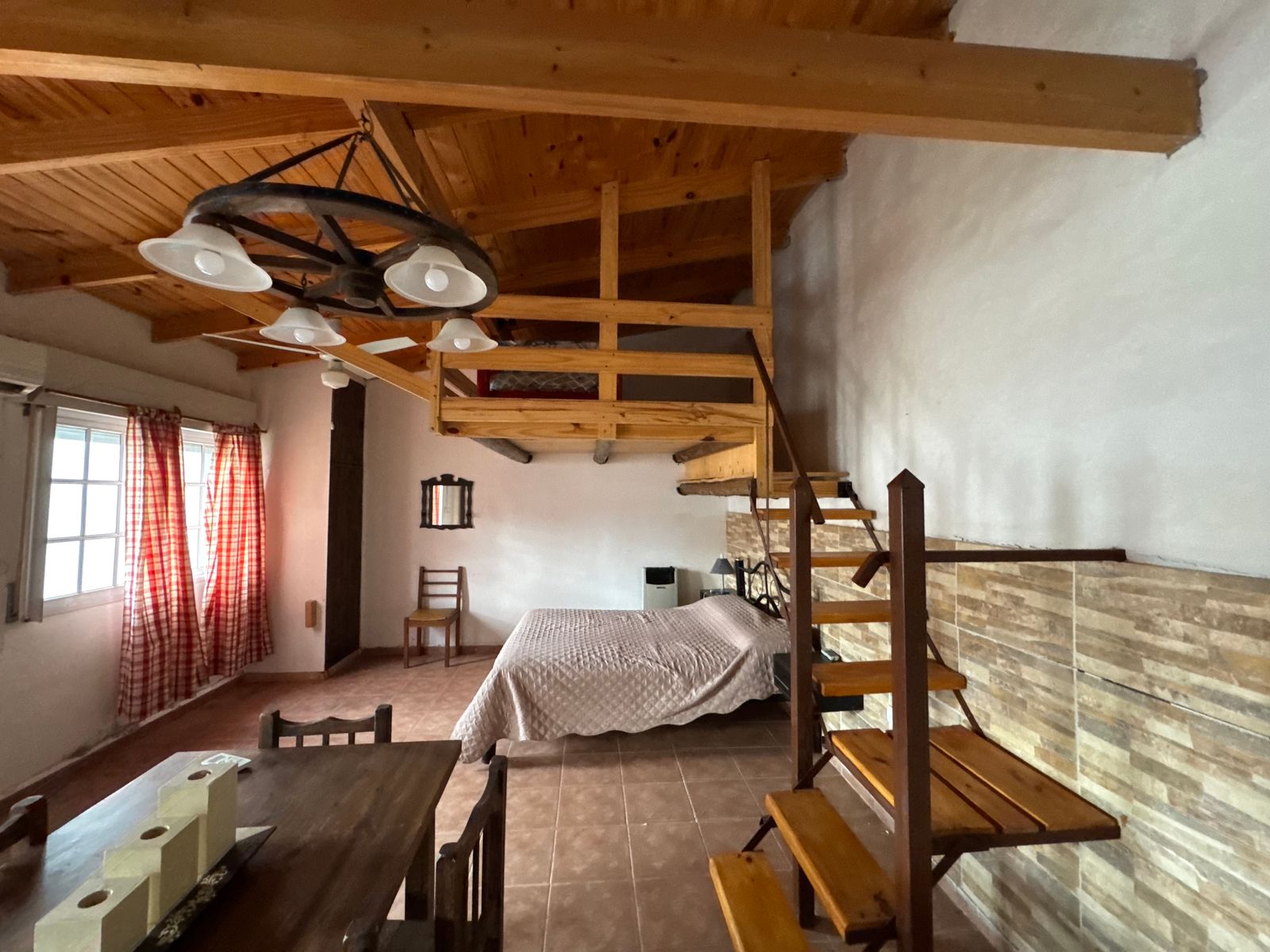 EN VENTA- CASA 2 DORMITORIOS + DEPARTAMENTO Y QUINCHO - 4