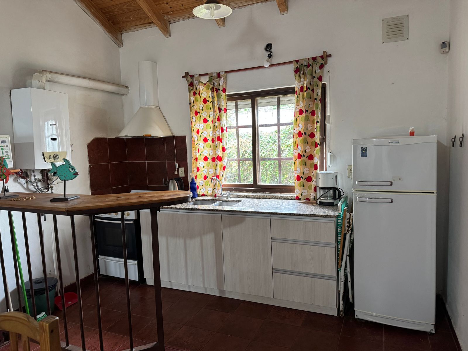 EN VENTA- CASA 2 DORMITORIOS + DEPARTAMENTO Y QUINCHO - 7