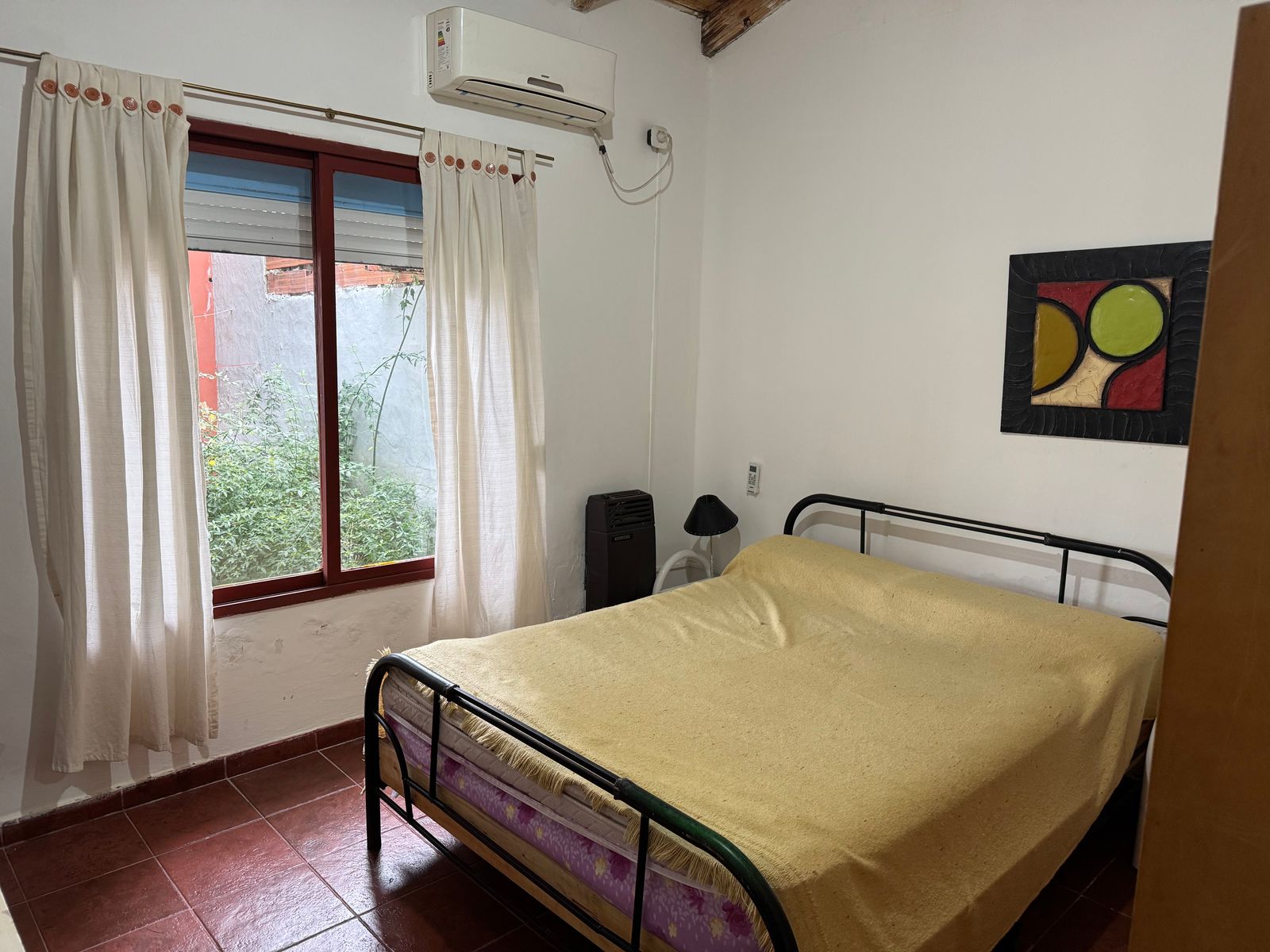 EN VENTA- CASA 2 DORMITORIOS + DEPARTAMENTO Y QUINCHO - 9