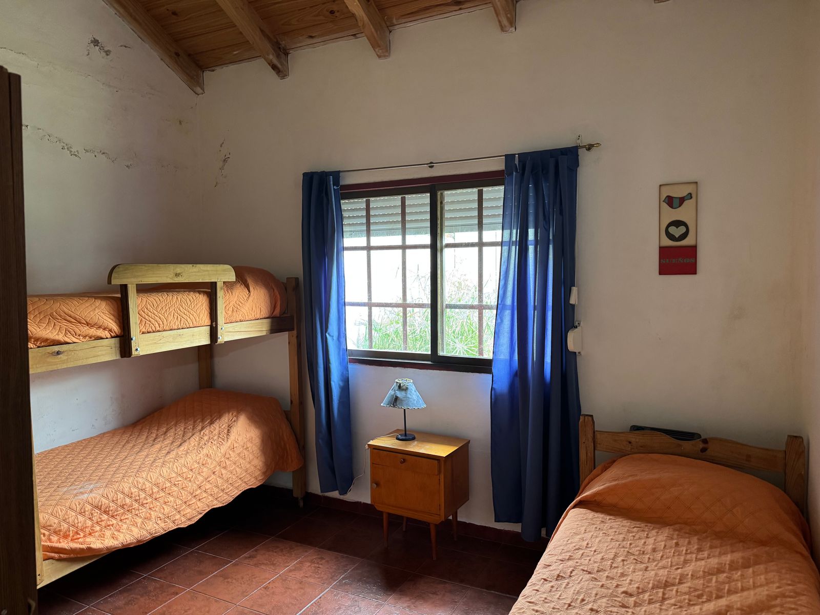 EN VENTA- CASA 2 DORMITORIOS + DEPARTAMENTO Y QUINCHO - 11