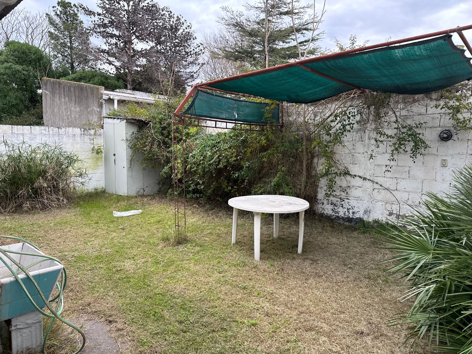 EN VENTA- CASA 2 DORMITORIOS + DEPARTAMENTO Y QUINCHO - 15