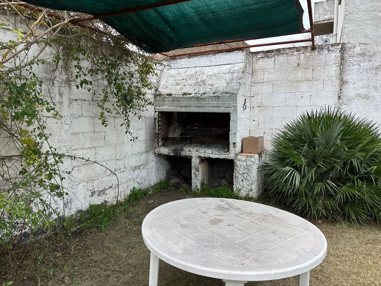 EN VENTA- CASA 2 DORMITORIOS + DEPARTAMENTO Y QUINCHO - 16