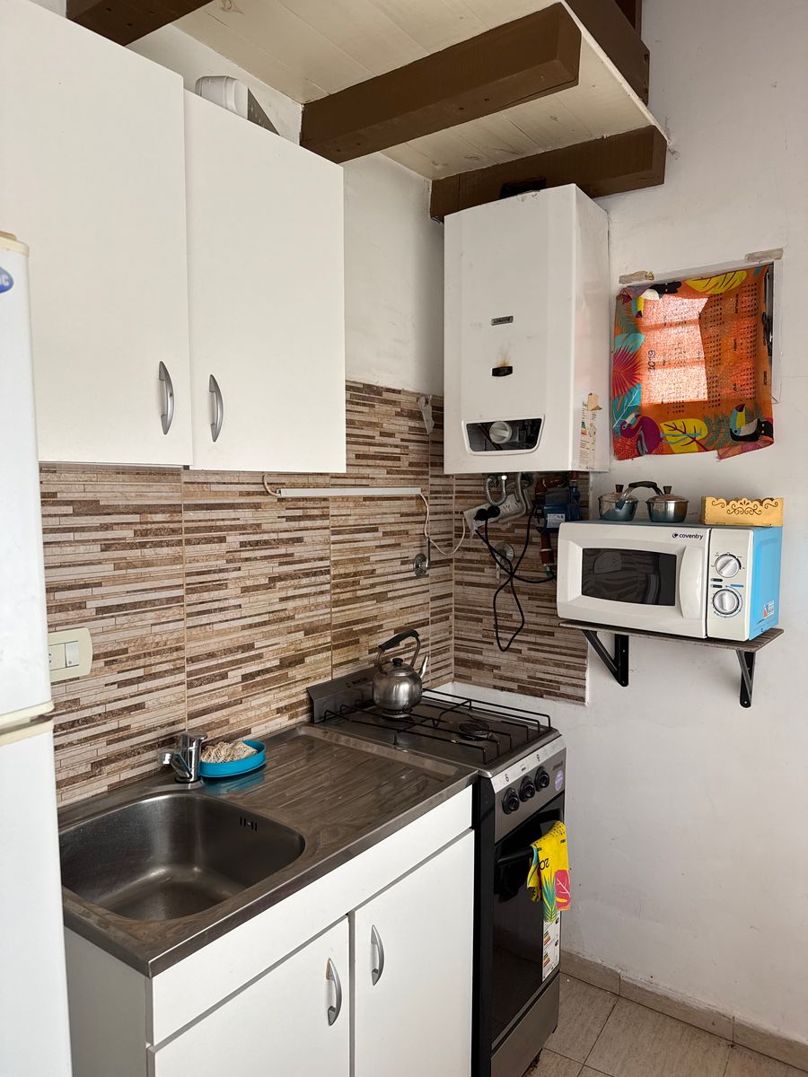 EN VENTA- CASA 2 DORMITORIOS + DEPARTAMENTO Y QUINCHO - 19