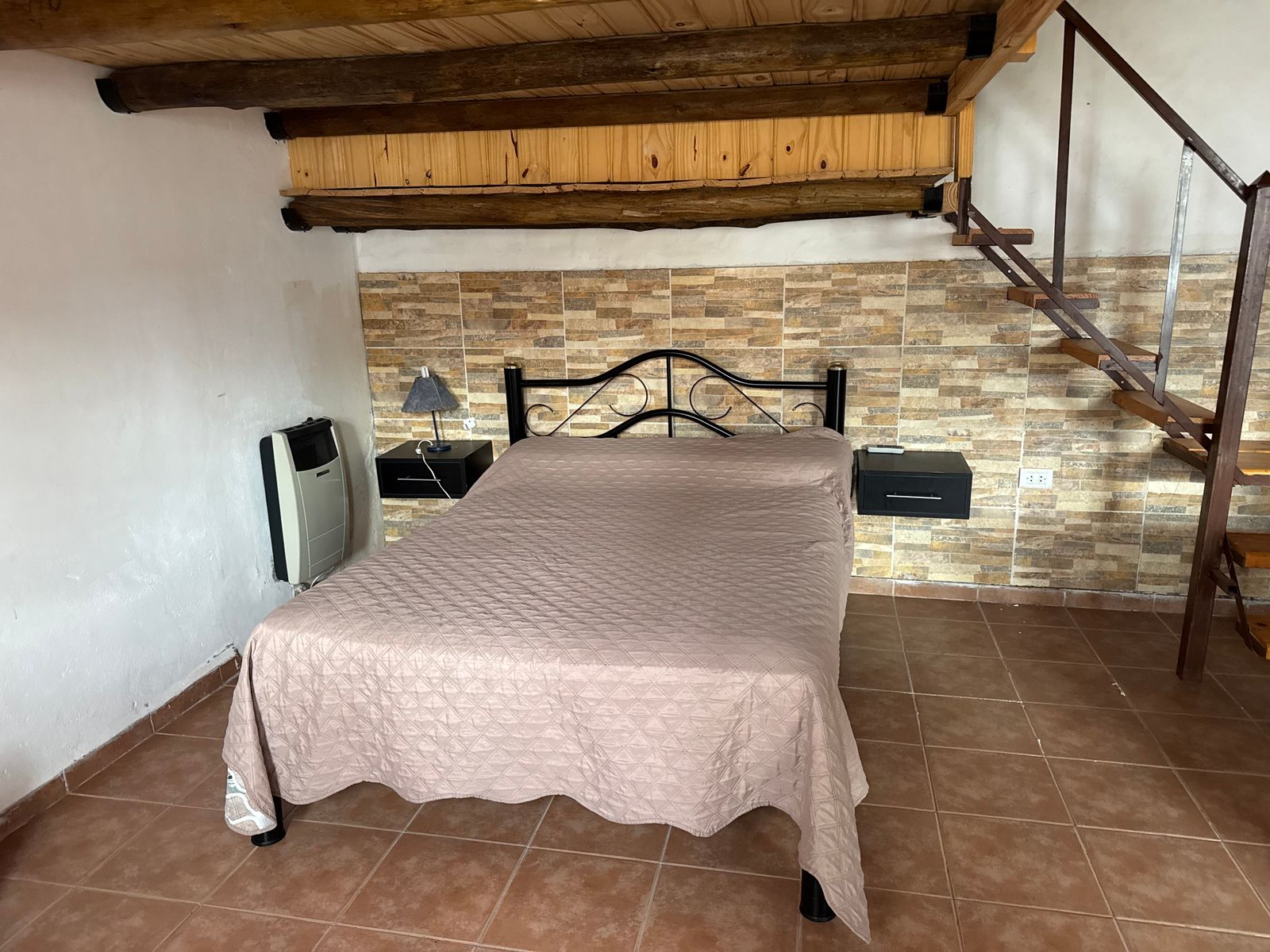 EN VENTA- CASA 2 DORMITORIOS + DEPARTAMENTO Y QUINCHO - 29