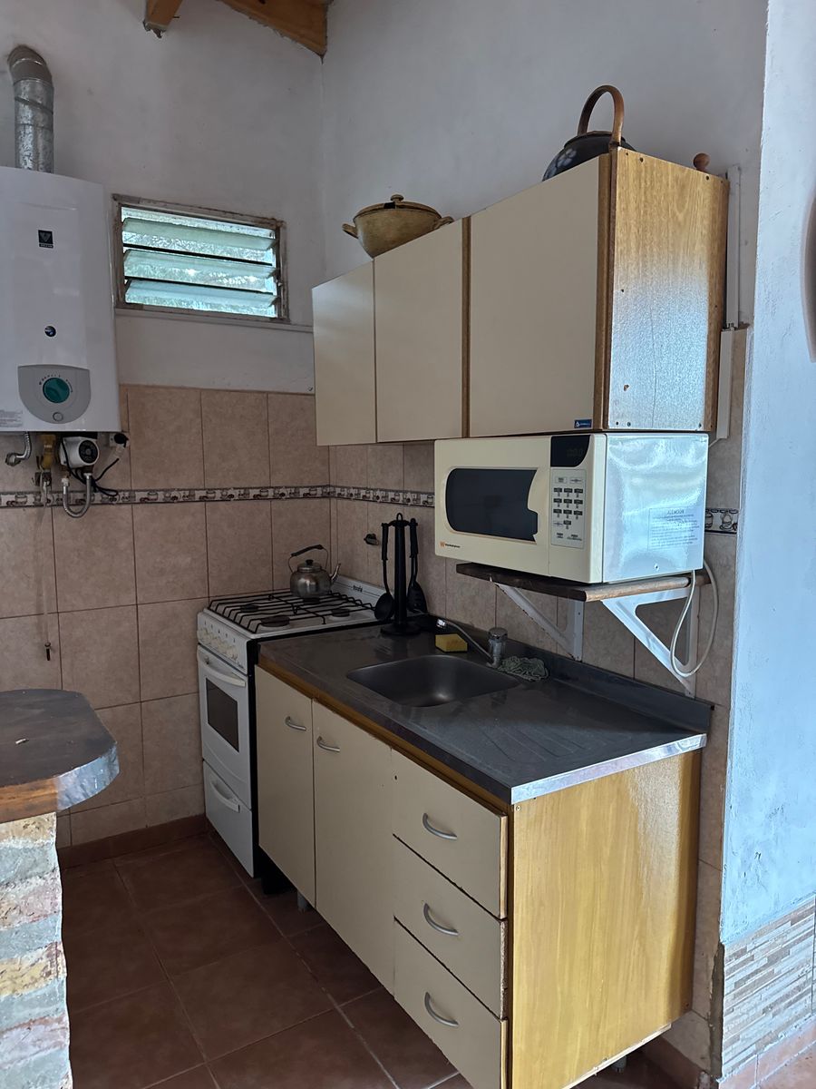 EN VENTA- CASA 2 DORMITORIOS + DEPARTAMENTO Y QUINCHO - 31
