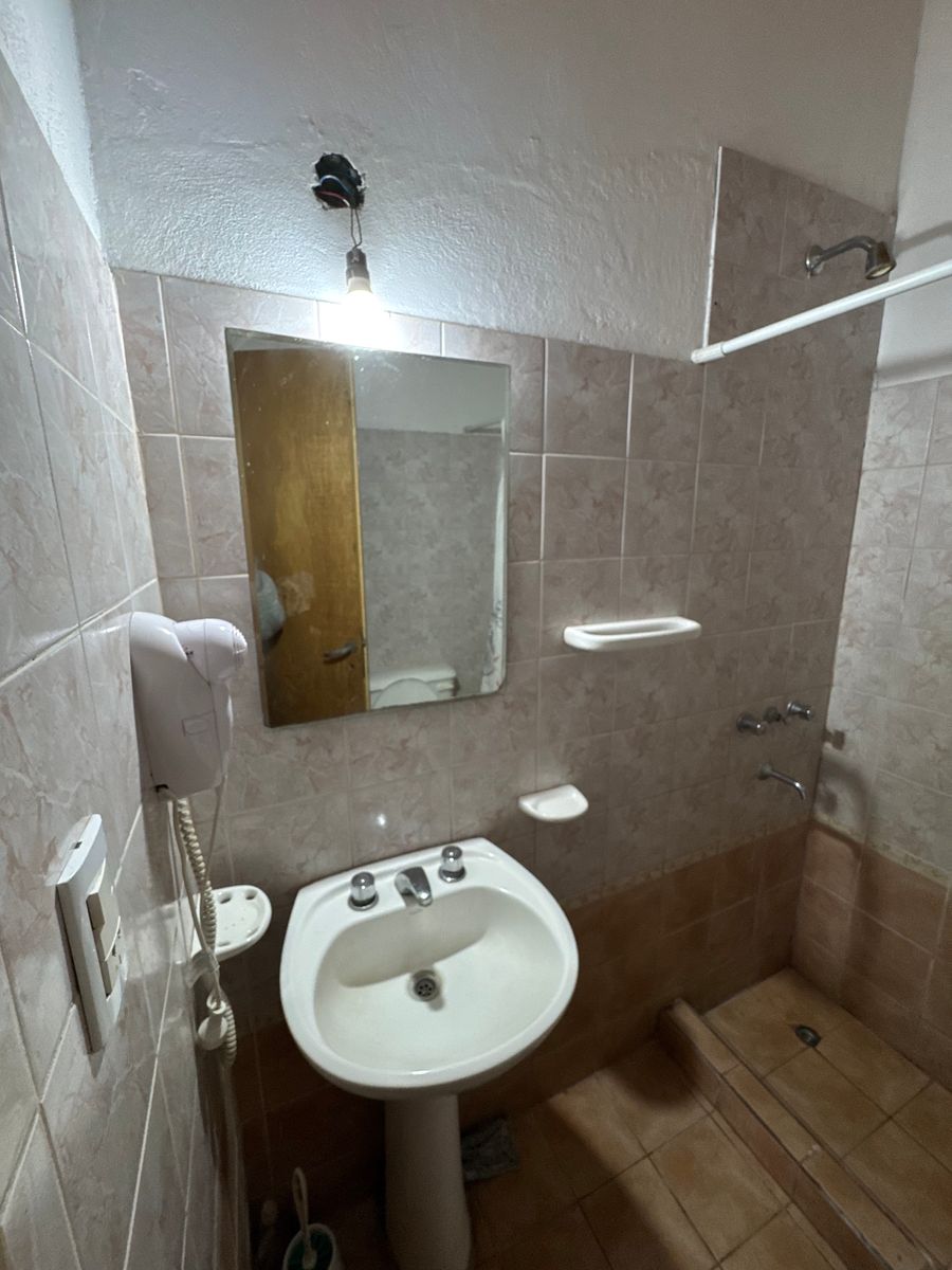 EN VENTA- CASA 2 DORMITORIOS + DEPARTAMENTO Y QUINCHO - 32