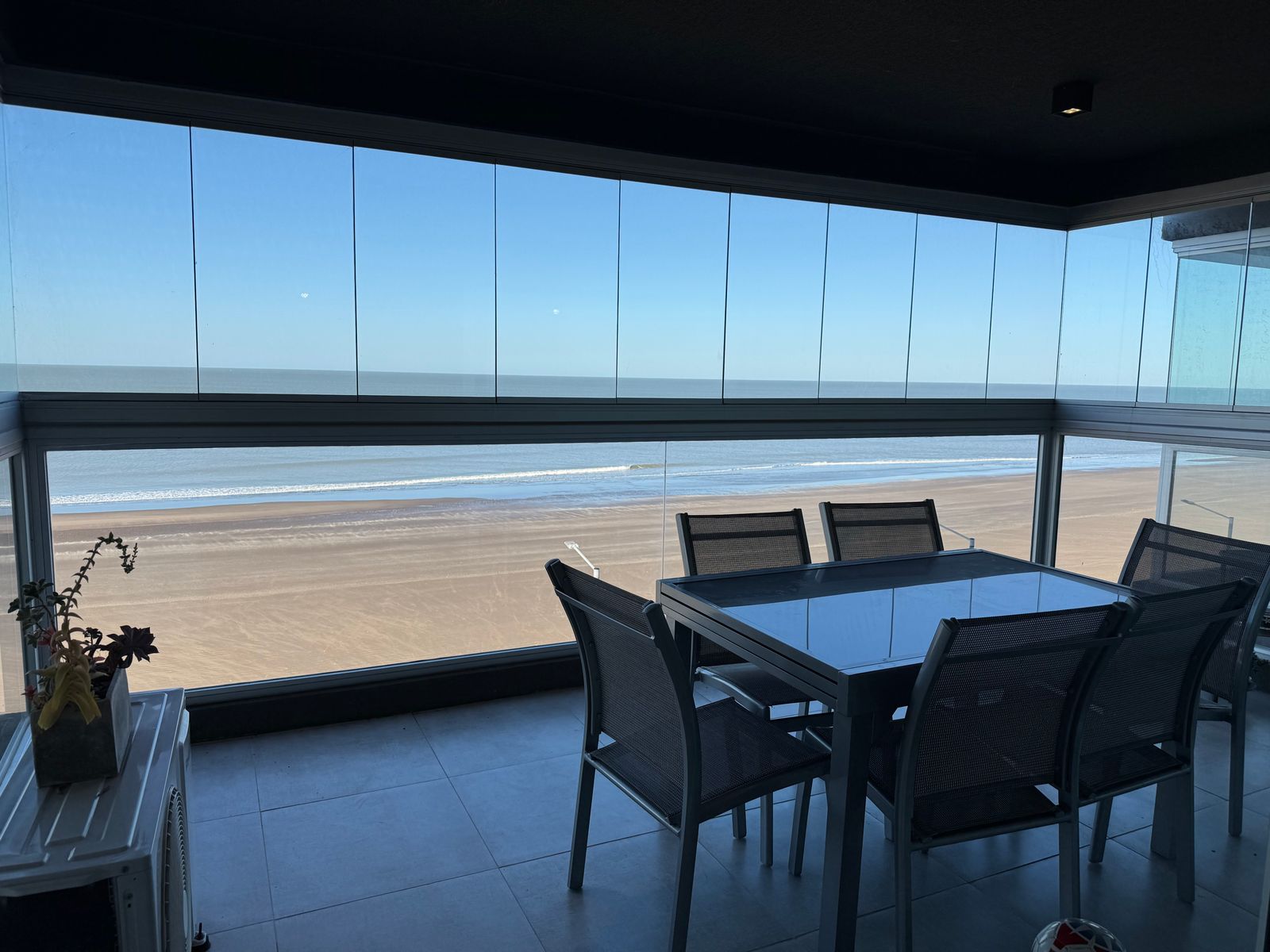 EXCELENTE SEMIPISO FRENTE AL MAR 3 DORMITORIOS — foto 4