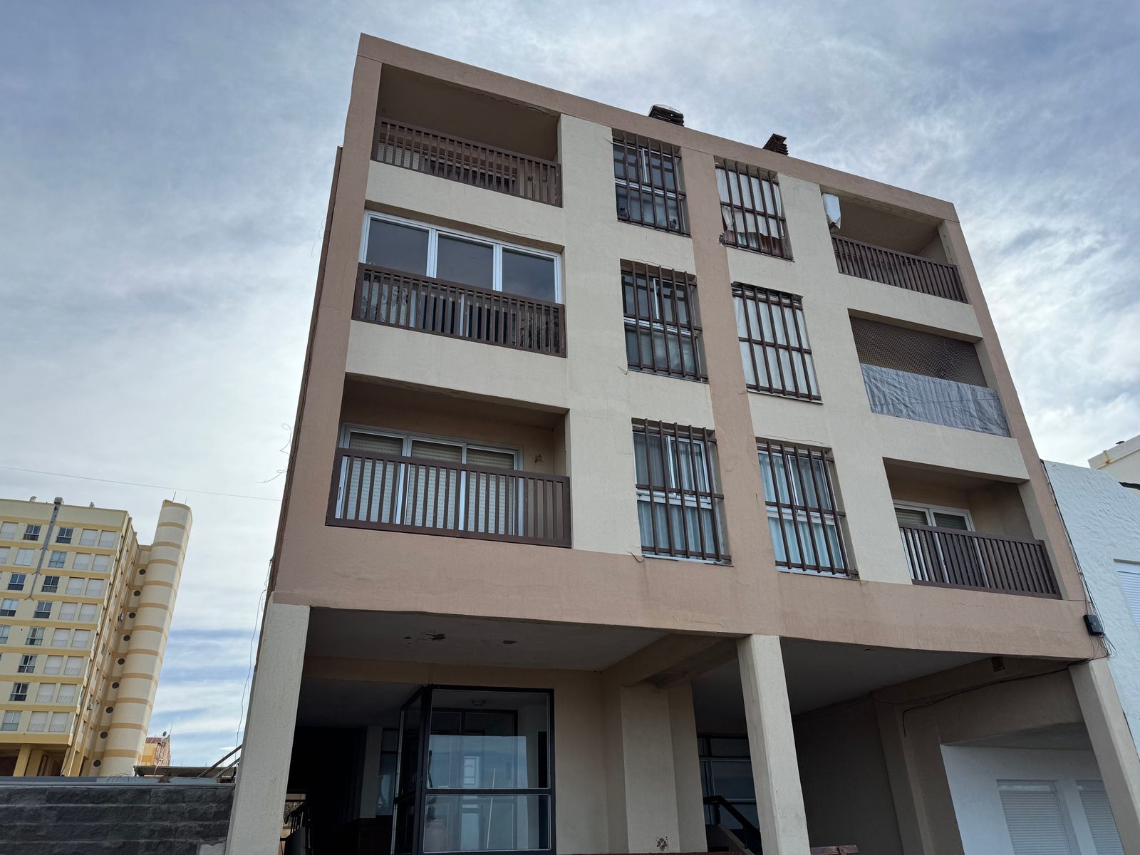EN VENTA - DEPARTAMENTO SOBRE CALLE COSTANERA - 1