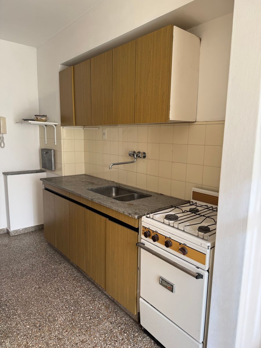 EN VENTA - DEPARTAMENTO SOBRE CALLE COSTANERA - 4
