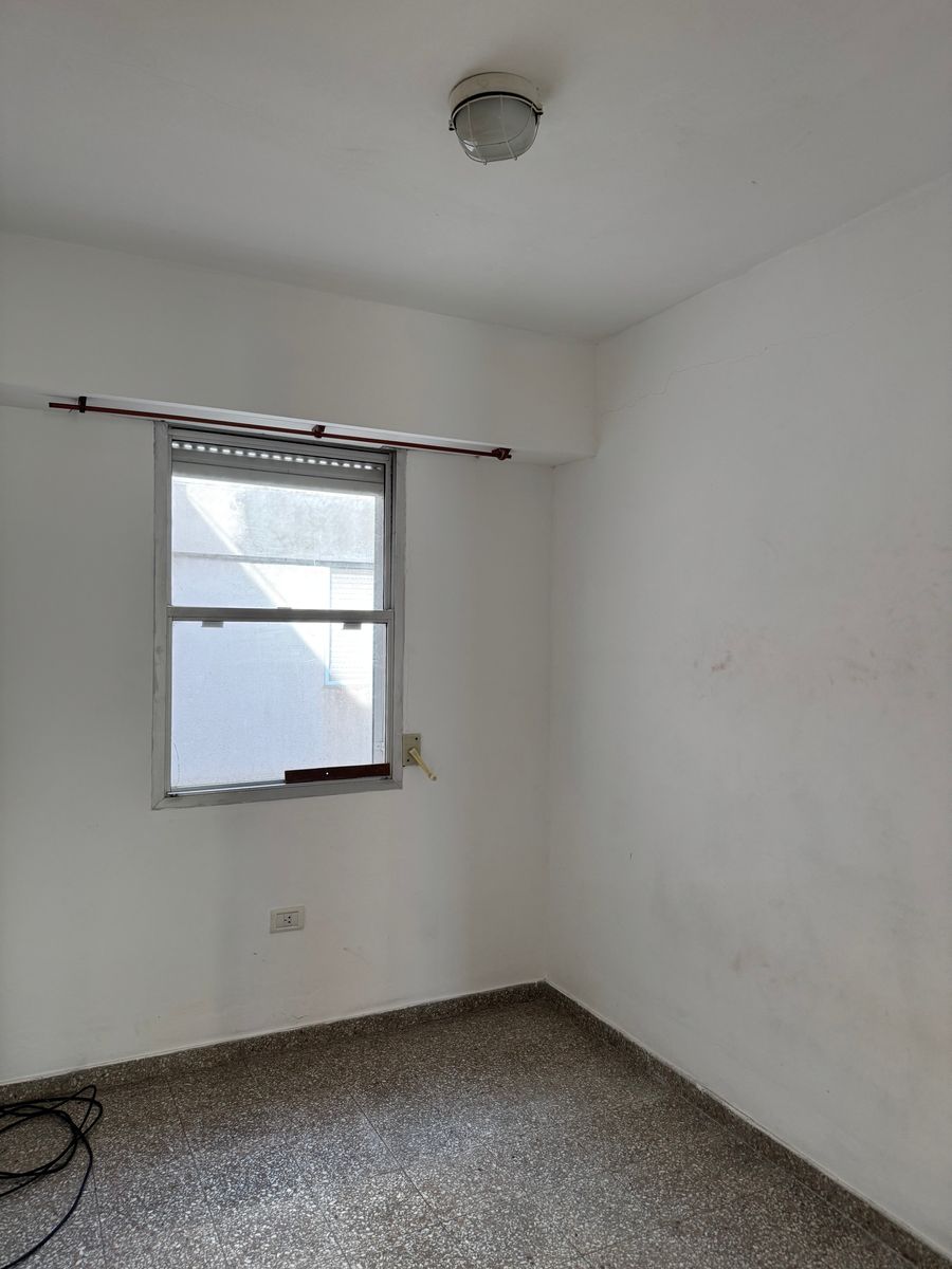 EN VENTA - DEPARTAMENTO SOBRE CALLE COSTANERA - 6