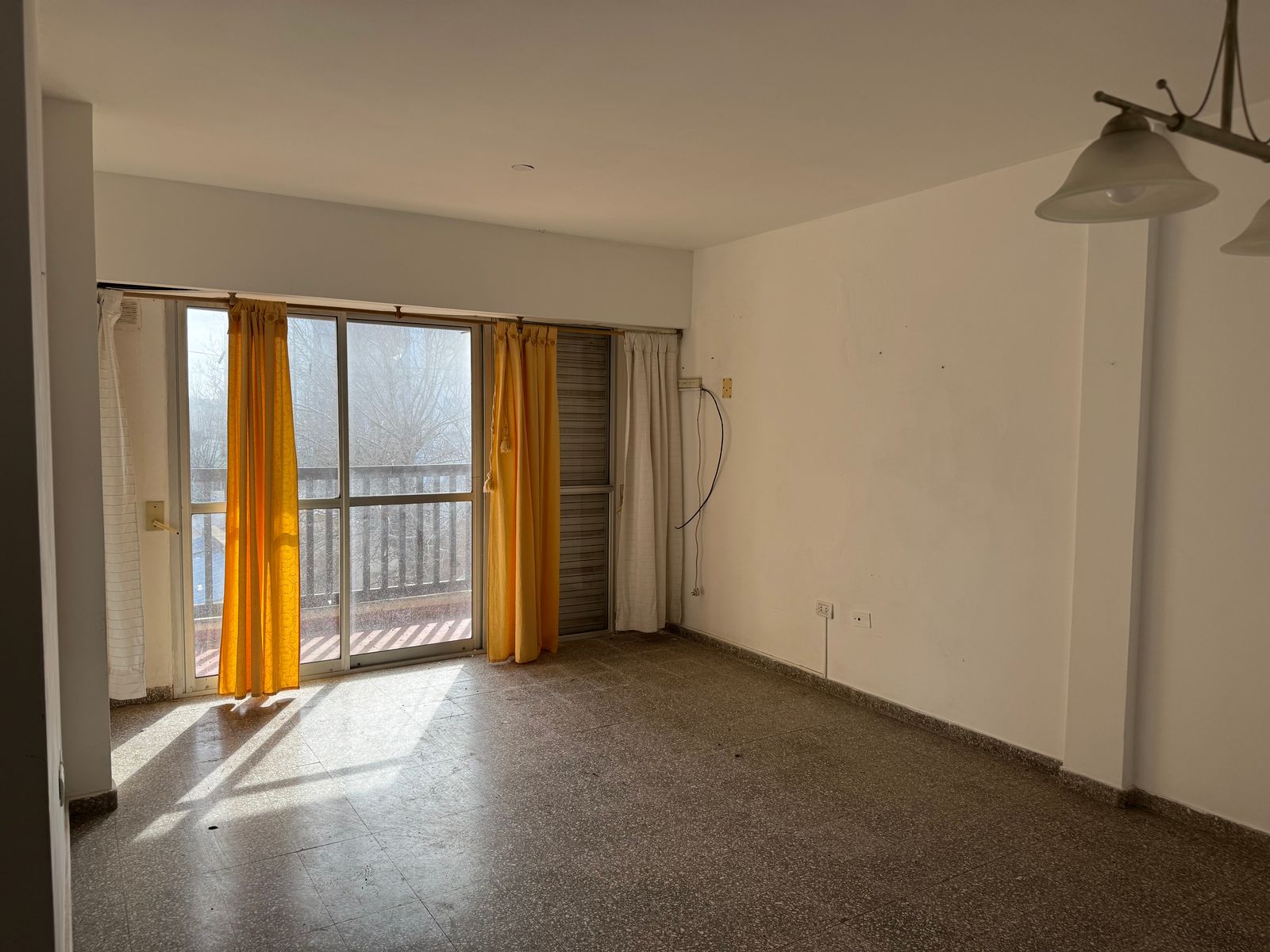 EN VENTA - DEPARTAMENTO SOBRE CALLE COSTANERA - 8