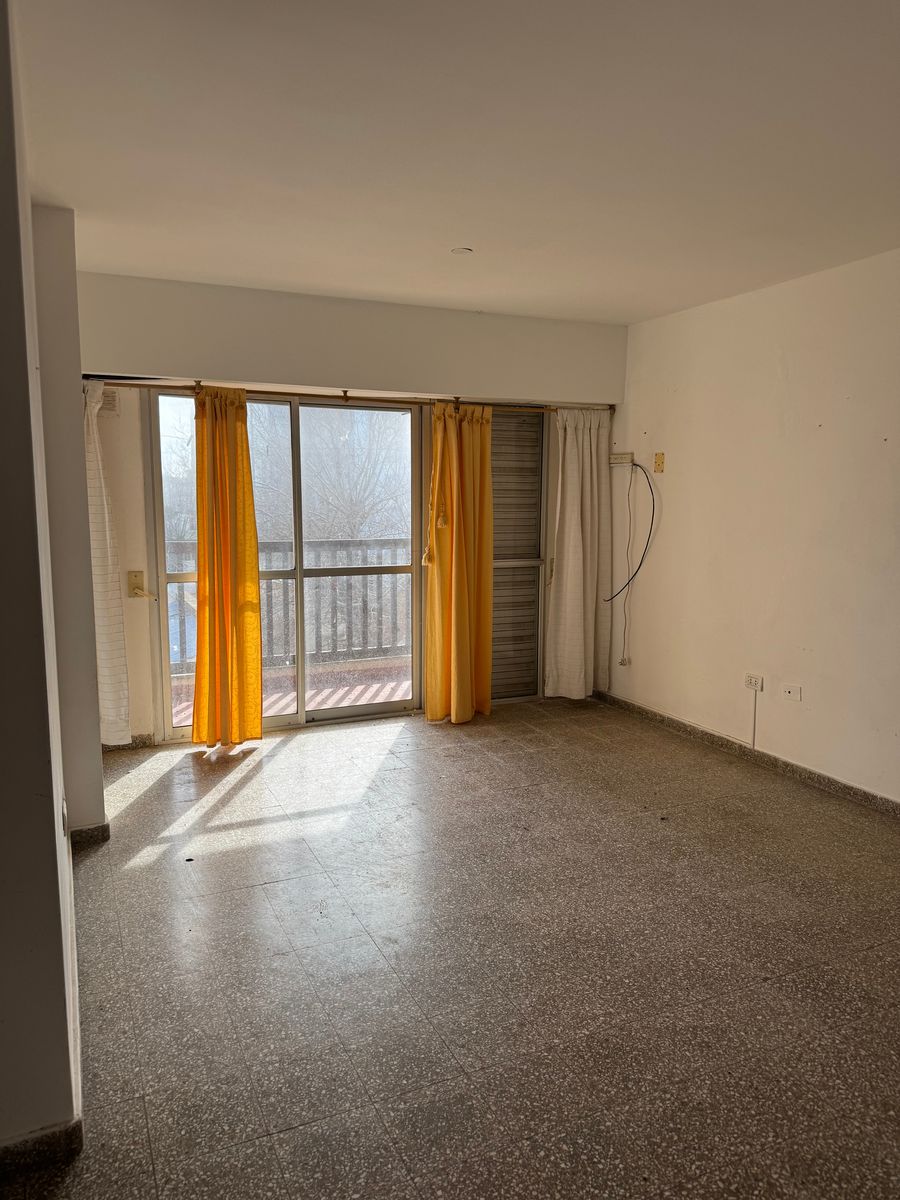 EN VENTA - DEPARTAMENTO SOBRE CALLE COSTANERA - 9