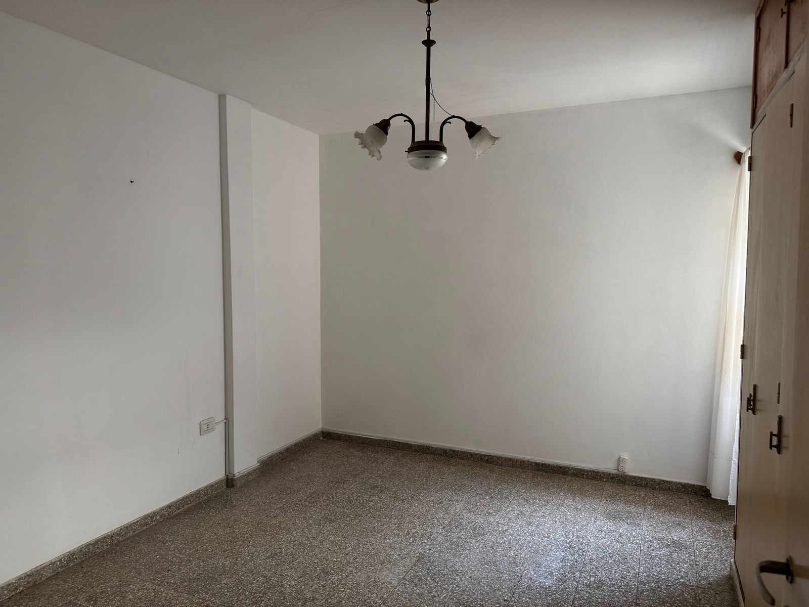 EN VENTA - DEPARTAMENTO SOBRE CALLE COSTANERA - 11