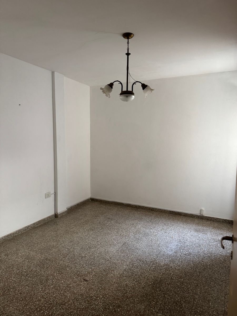 EN VENTA - DEPARTAMENTO SOBRE CALLE COSTANERA - 12