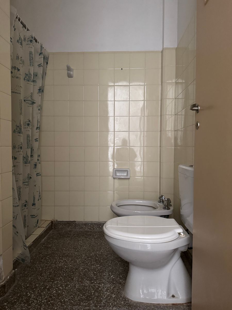 EN VENTA - DEPARTAMENTO SOBRE CALLE COSTANERA - 15