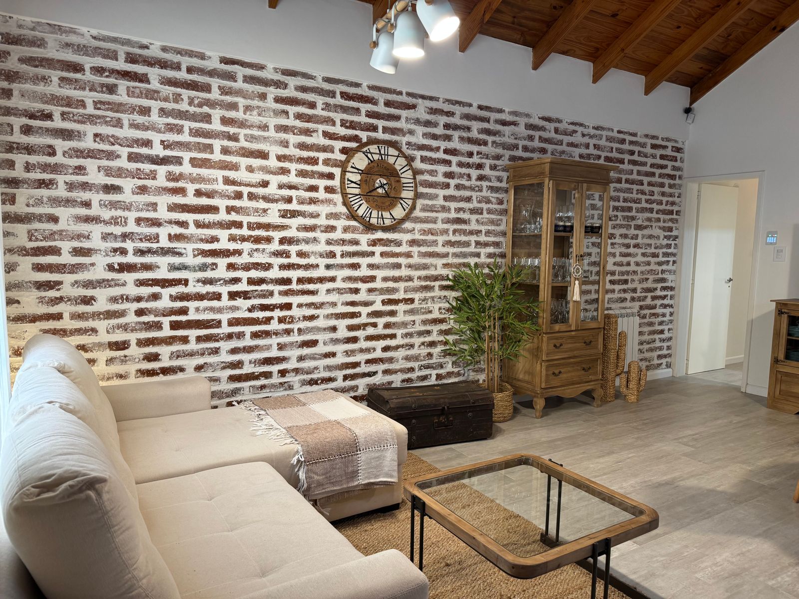 ENCANTADORA CASA EN EXCELENTE UBICACIÓN - 4