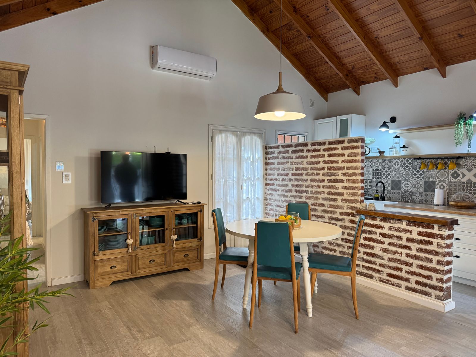 ENCANTADORA CASA EN EXCELENTE UBICACIÓN - 6