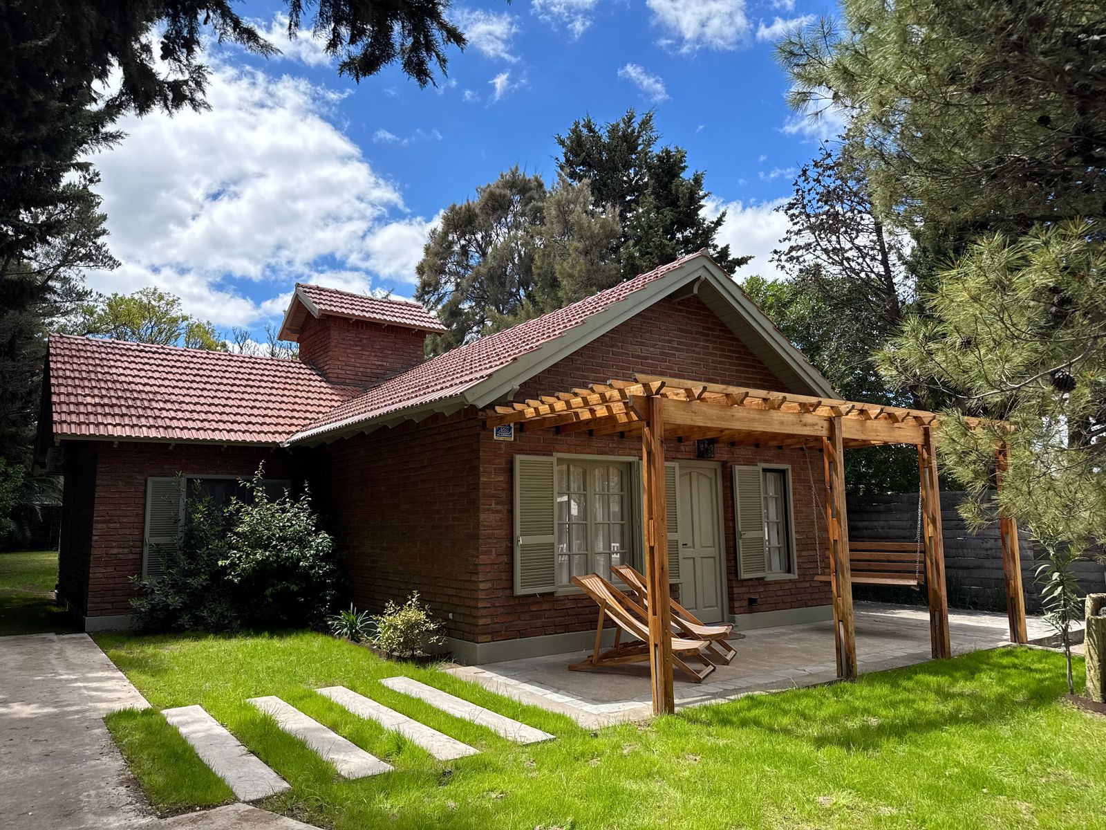 ENCANTADORA CASA EN EXCELENTE UBICACIÓN - 34