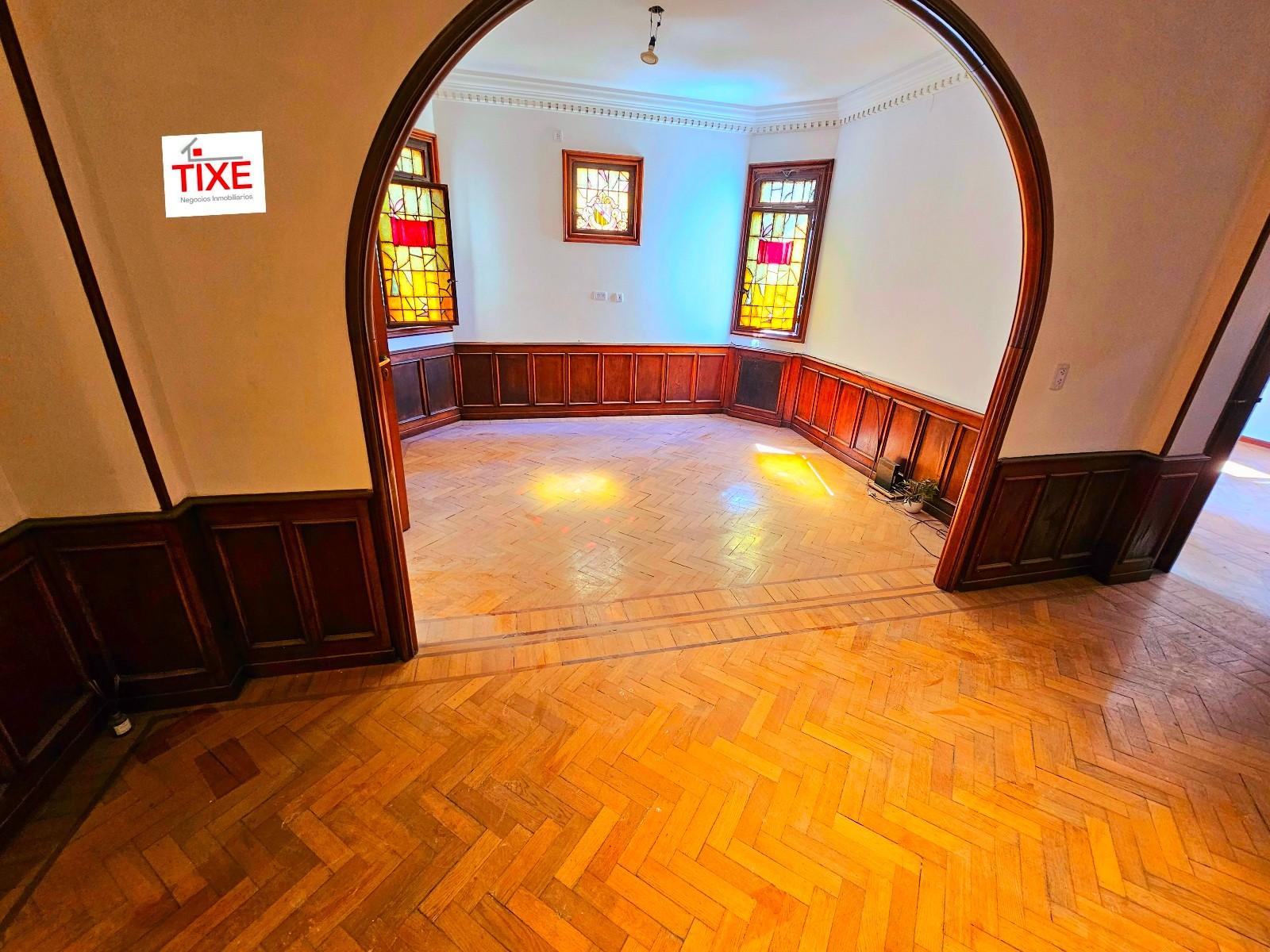 Maipú y Av. Córdoba. Piso alto. 80 m2. Reformado de Revista. - 3