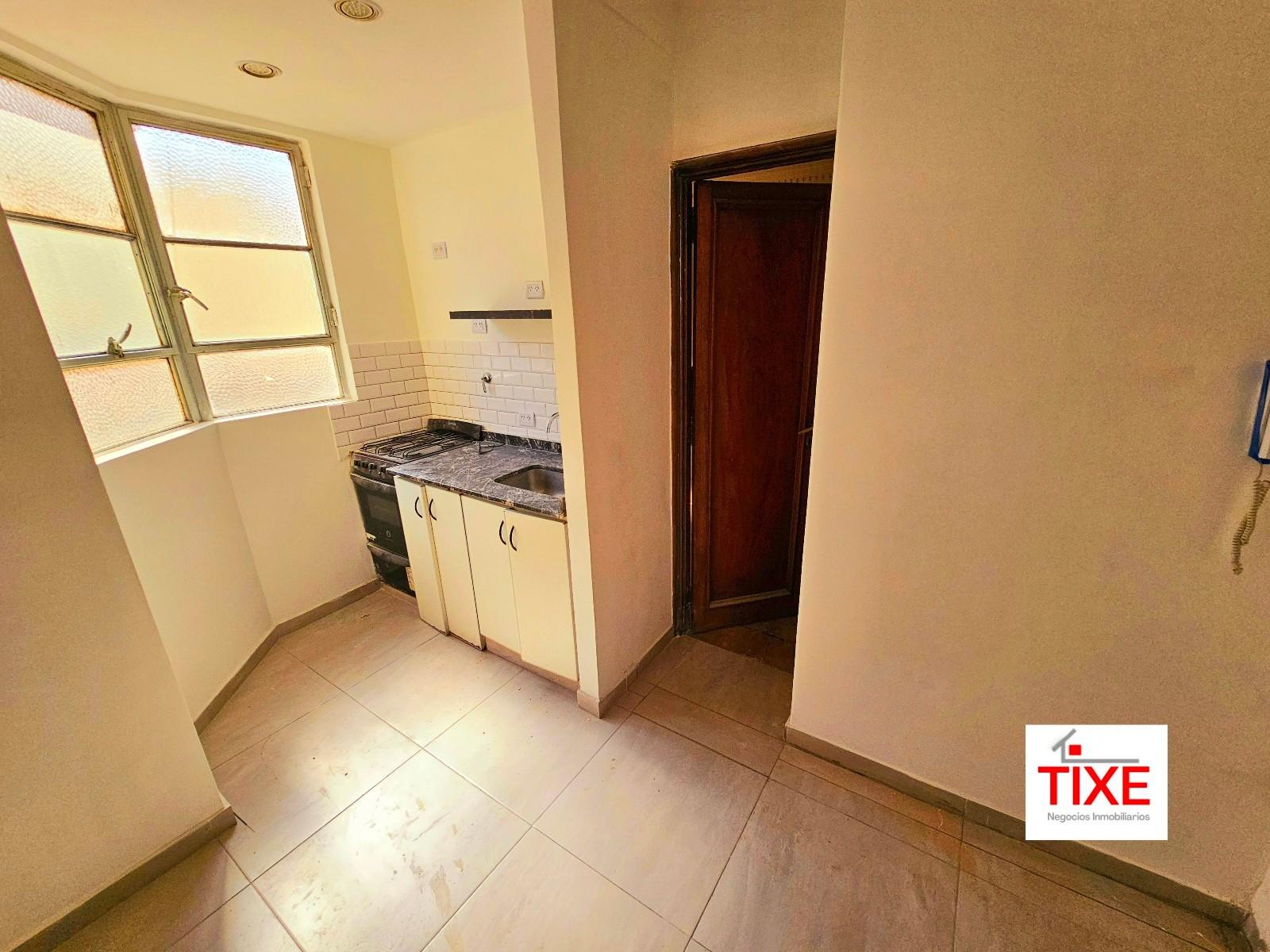 Maipú y Av. Córdoba. Piso alto. 80 m2. Reformado de Revista. - 11