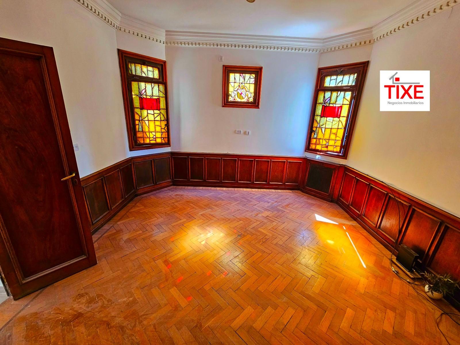 Oficina. Maipú y Av. Córdoba. Piso alto. 80 m2. Reformado de Revista. - 1