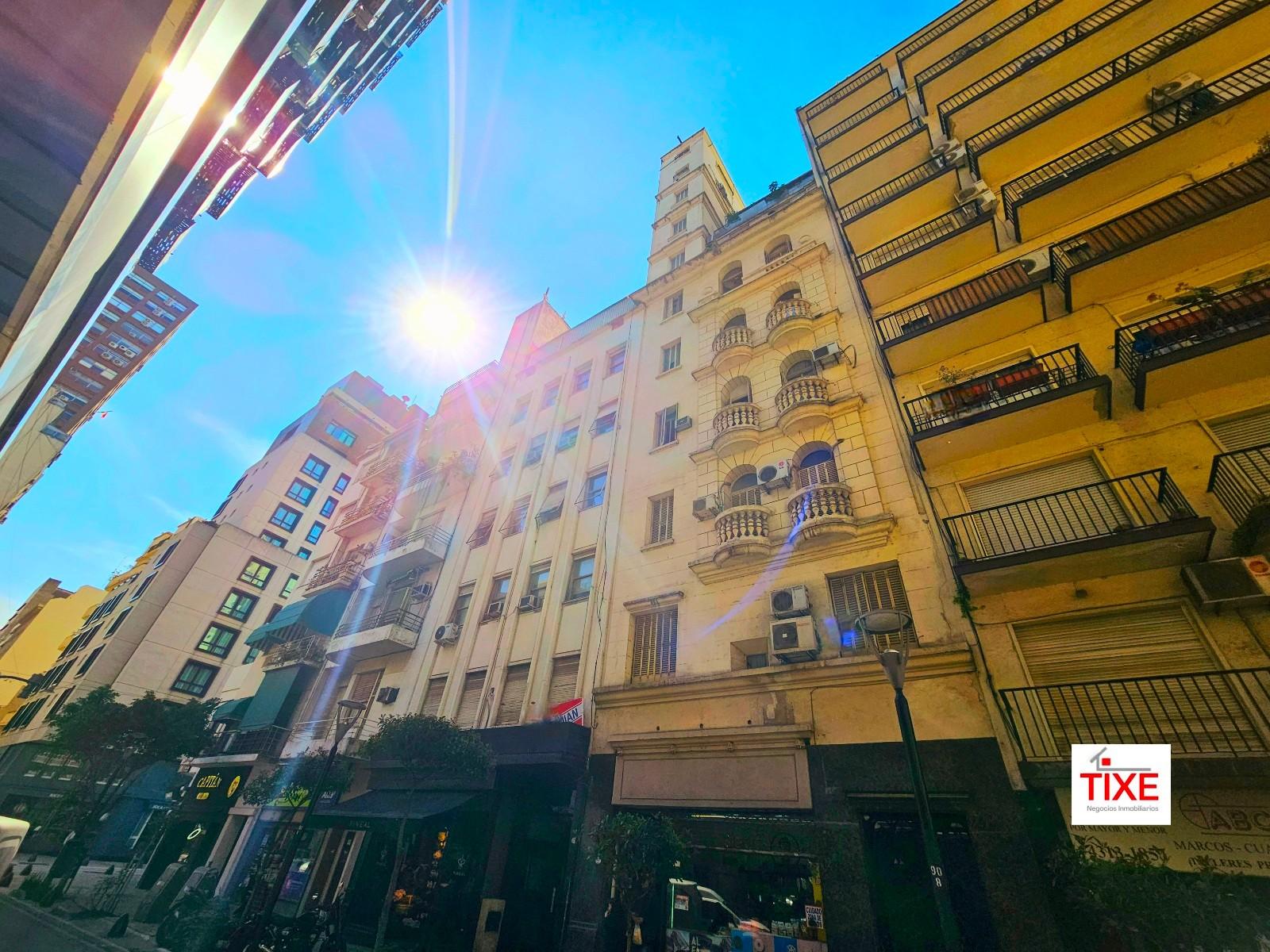 Oficina. Maipú y Av. Córdoba. Piso alto. 80 m2. Reformado de Revista. - 2