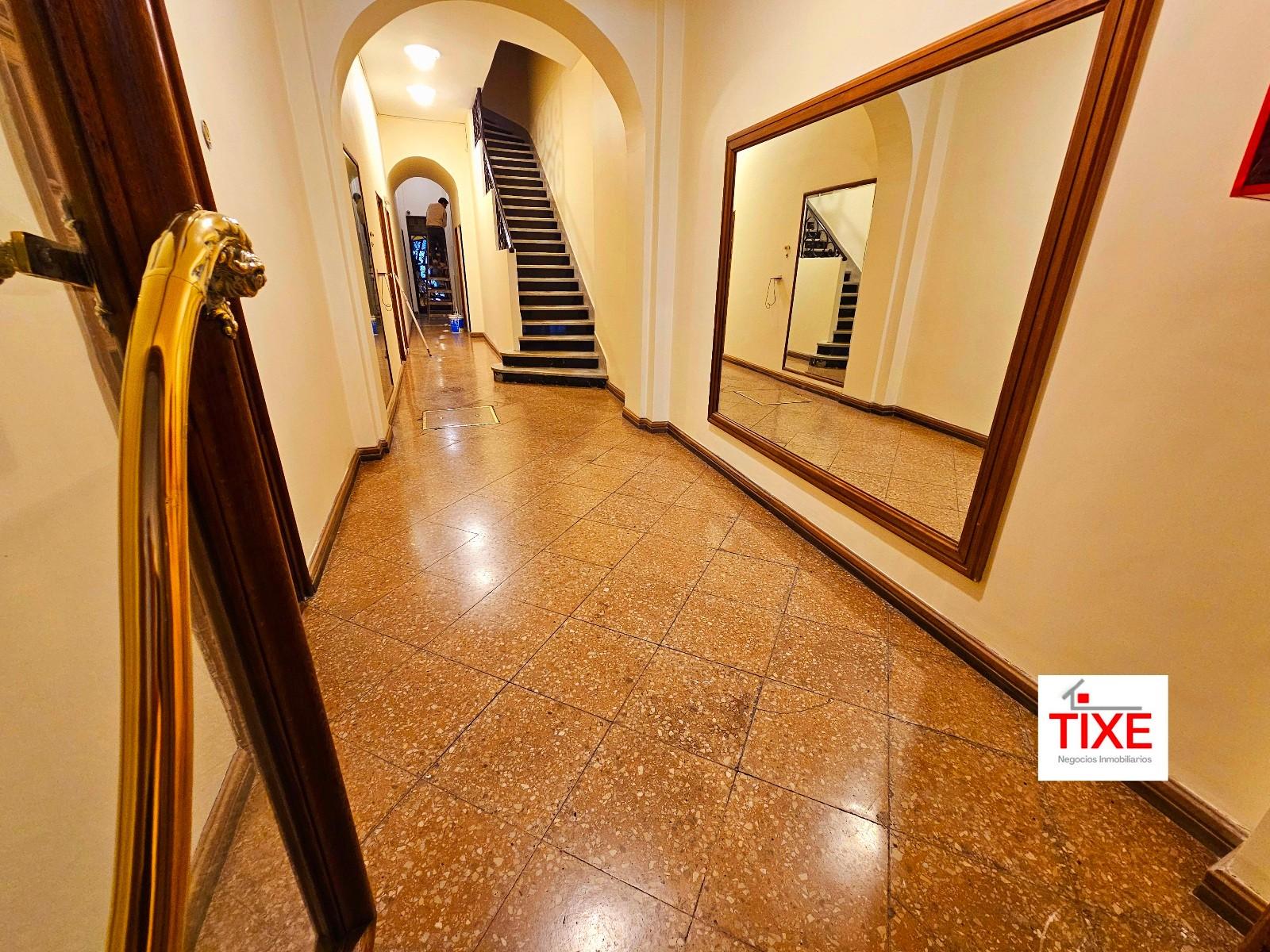 Oficina. Maipú y Av. Córdoba. Piso alto. 80 m2. Reformado de Revista. - 3