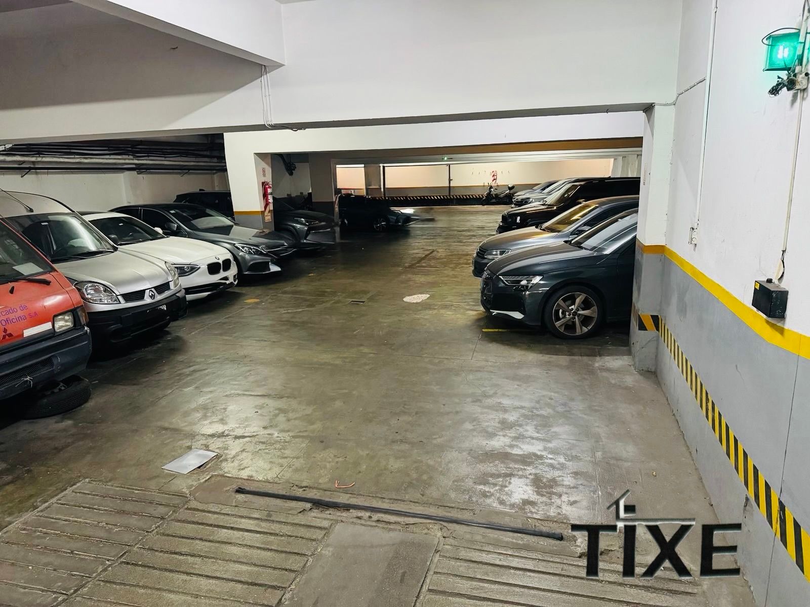 Reconquista y Av. Corrientes. Impecable Oficina 170 m2 al frente. Cochera. - 17