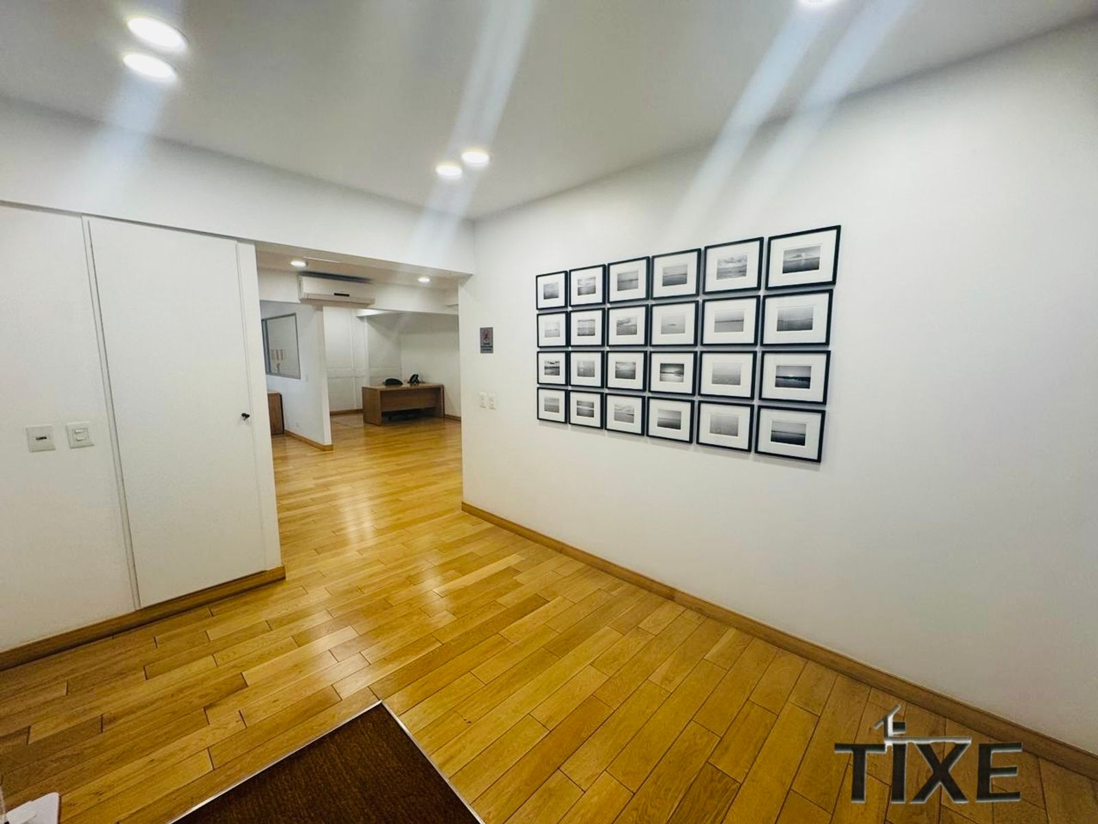 Reconquista y Av. Corrientes. Impecable Oficina 170 m2 al frente. Cochera. - 7