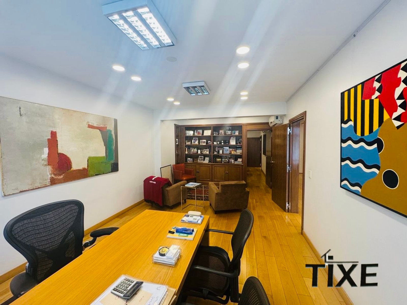 Reconquista y Av. Corrientes. Impecable Oficina 170 m2 al frente. Cochera. - 12