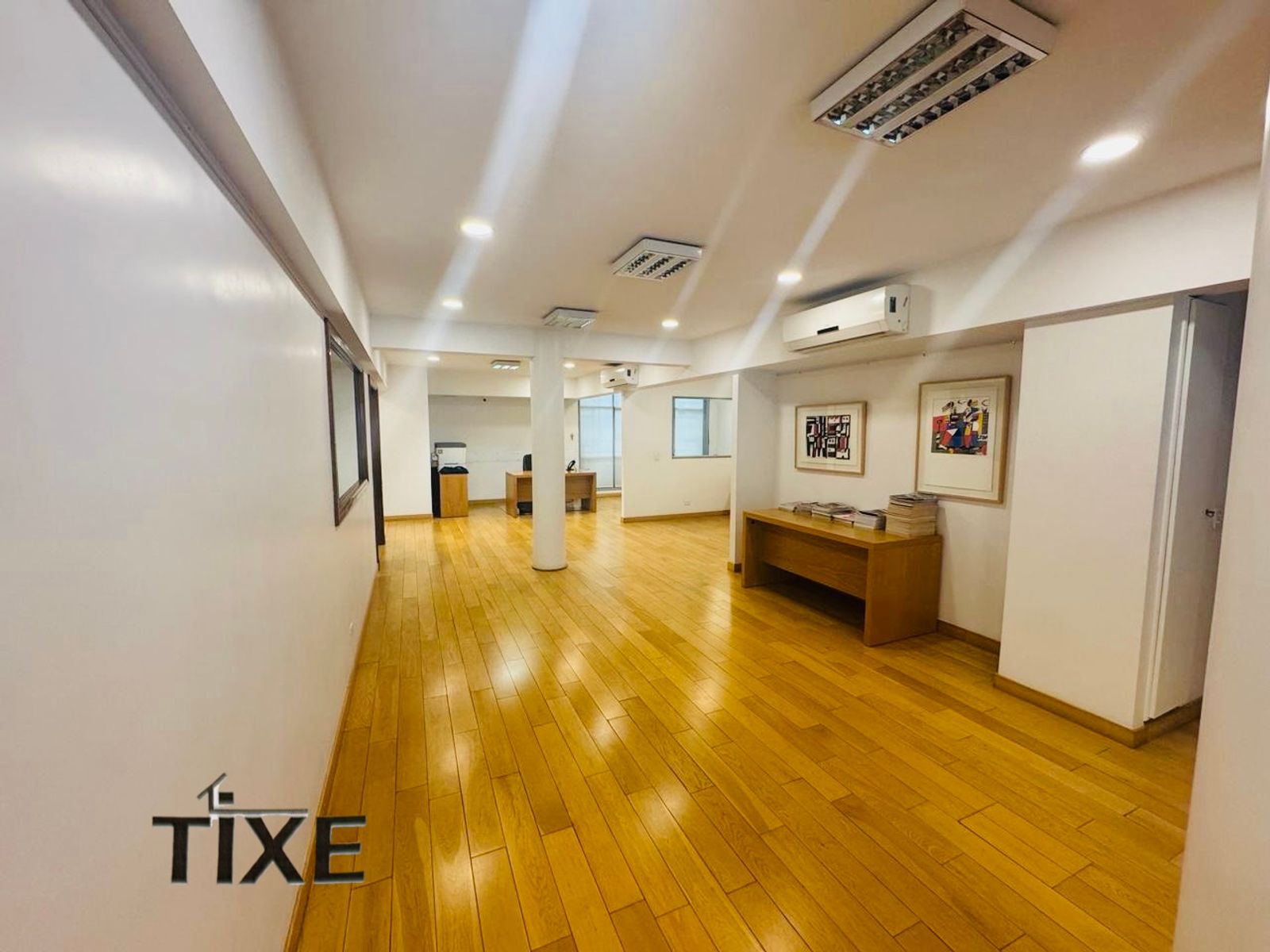 Reconquista y Av. Corrientes. Impecable Oficina 170 m2 al frente. Cochera. - 16