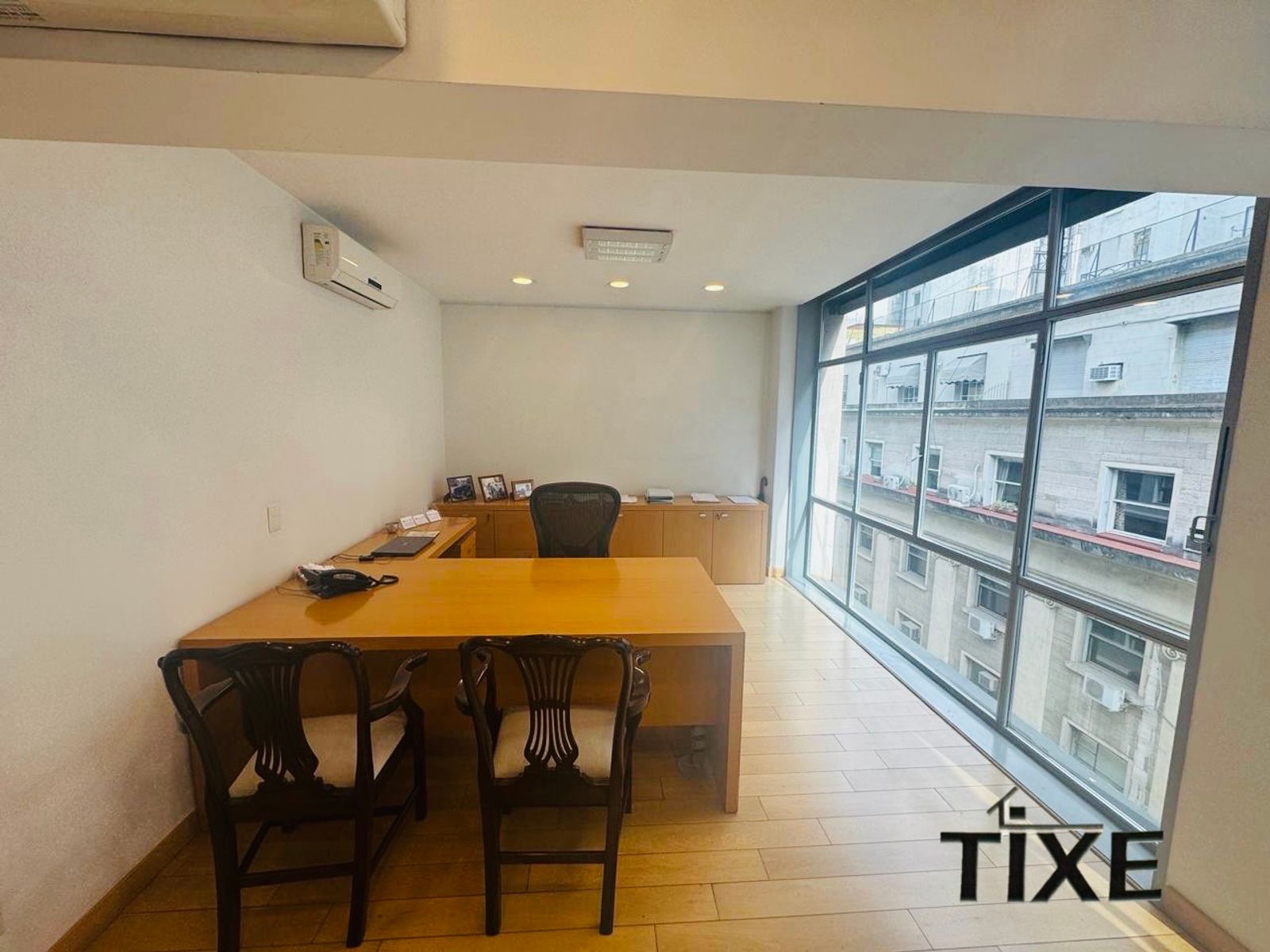 Reconquista y Av. Corrientes. Impecable Oficina 170 m2 al frente. Cochera. - 18
