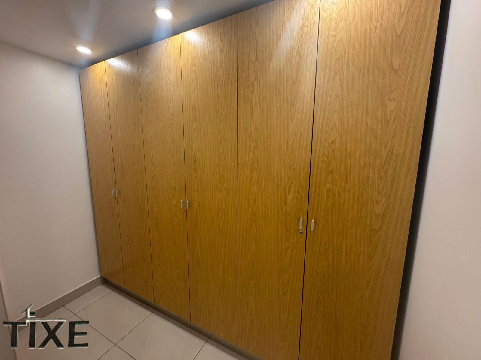 Reconquista y Av. Corrientes. Impecable Oficina 170 m2 al frente. Cochera. - 20