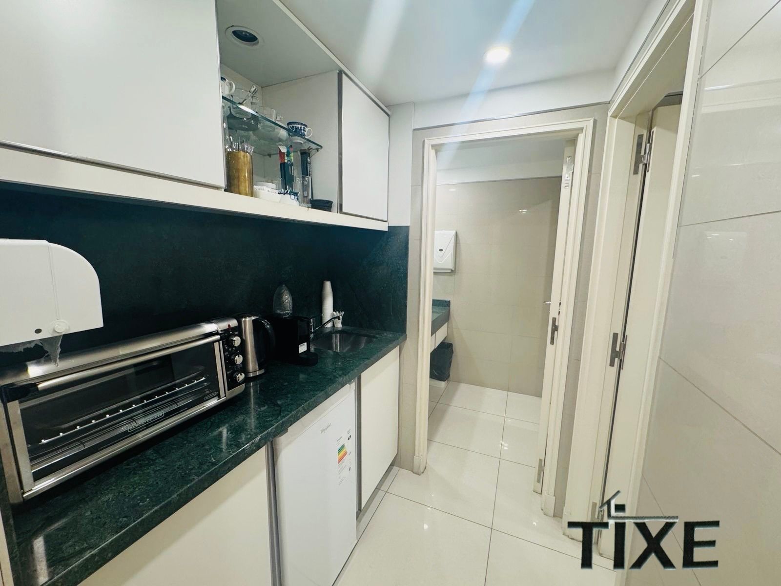 Reconquista y Av. Corrientes. Impecable Oficina 170 m2 al frente. Cochera. - 23