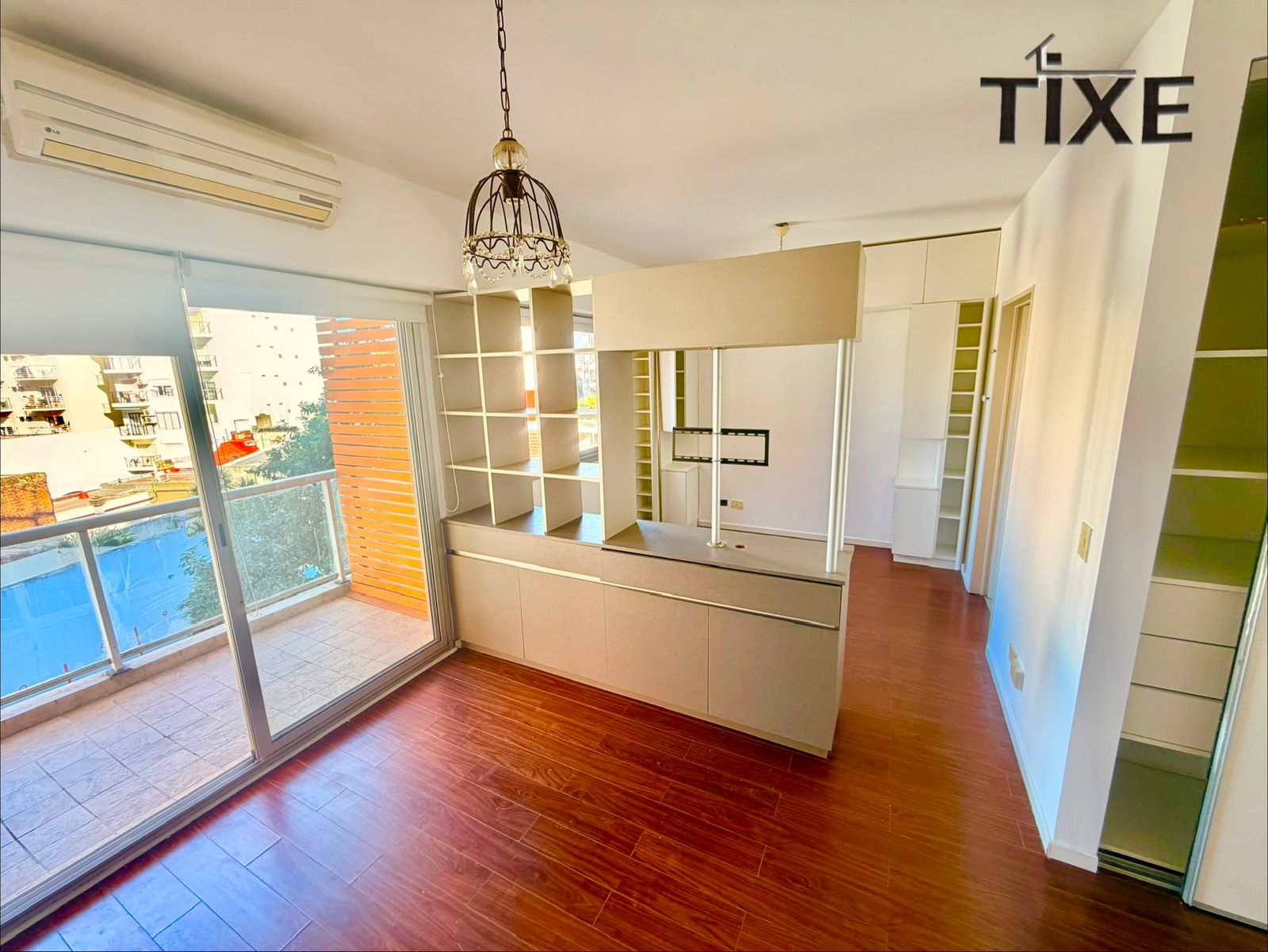 Nogoyá y Artigas. Gran Ambiente con Balcón contrafrente. Vistas abiertas. Cochera. Amenities. — foto 9
