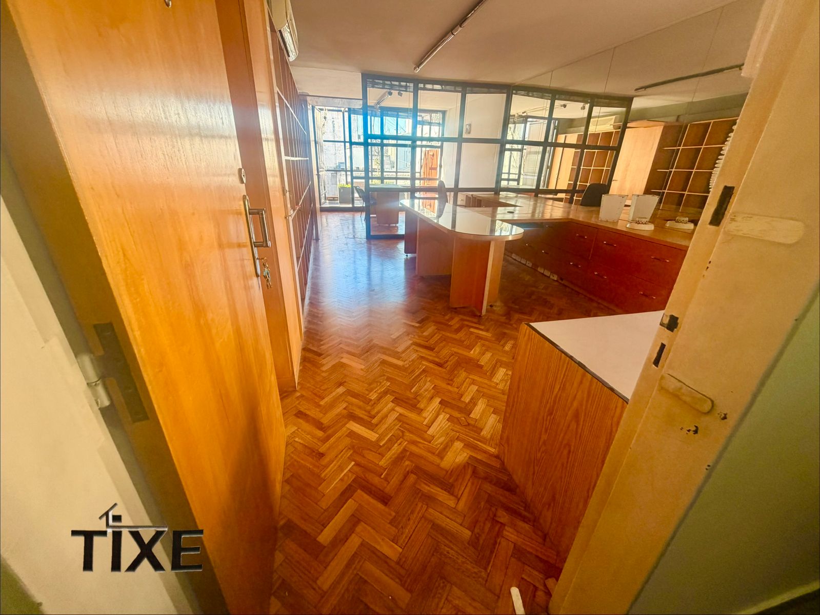 Oportunidad. Tribunales. Piso de Oficinas. 98 m2. Luz y Sol. - 3